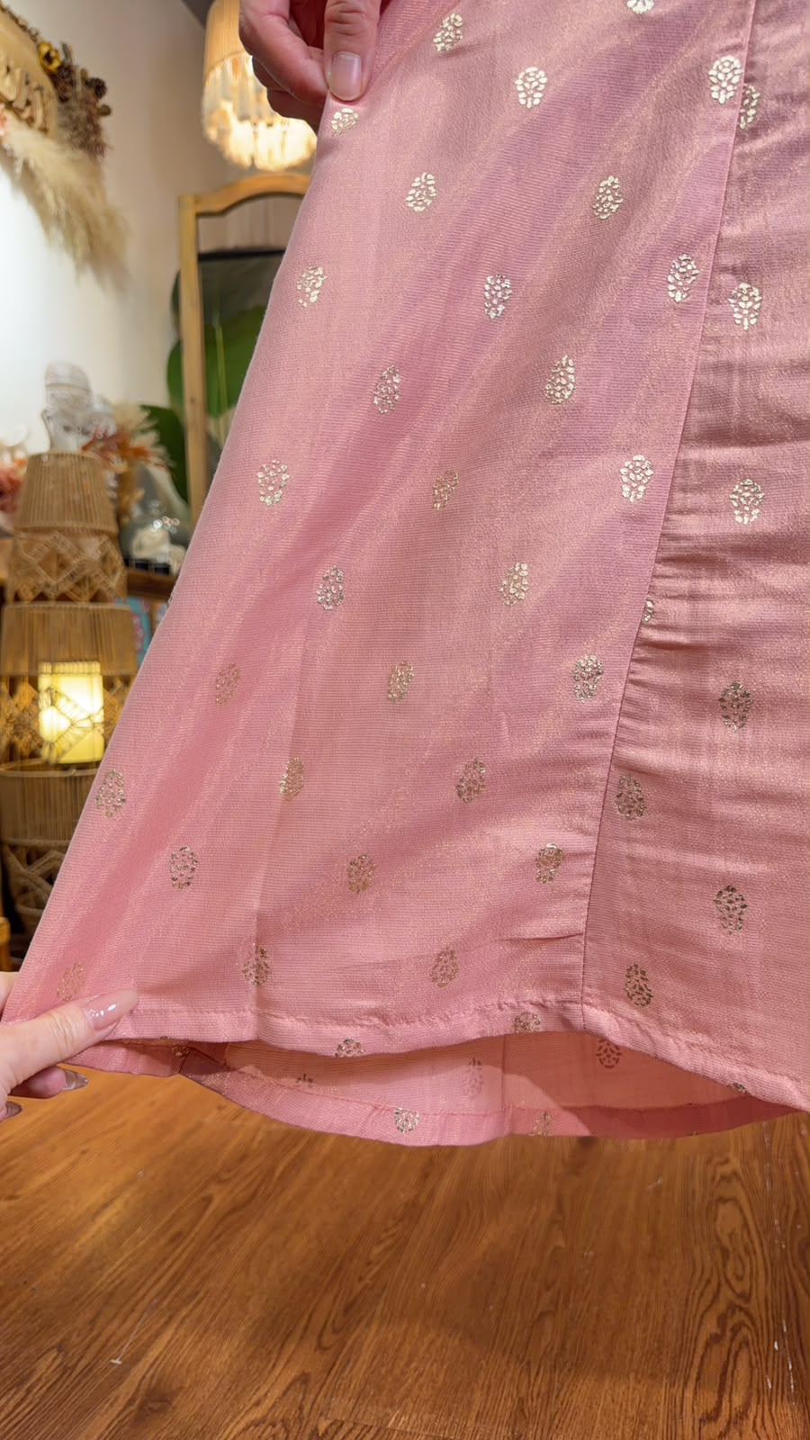 3166 Pink V-neck Emb. OP