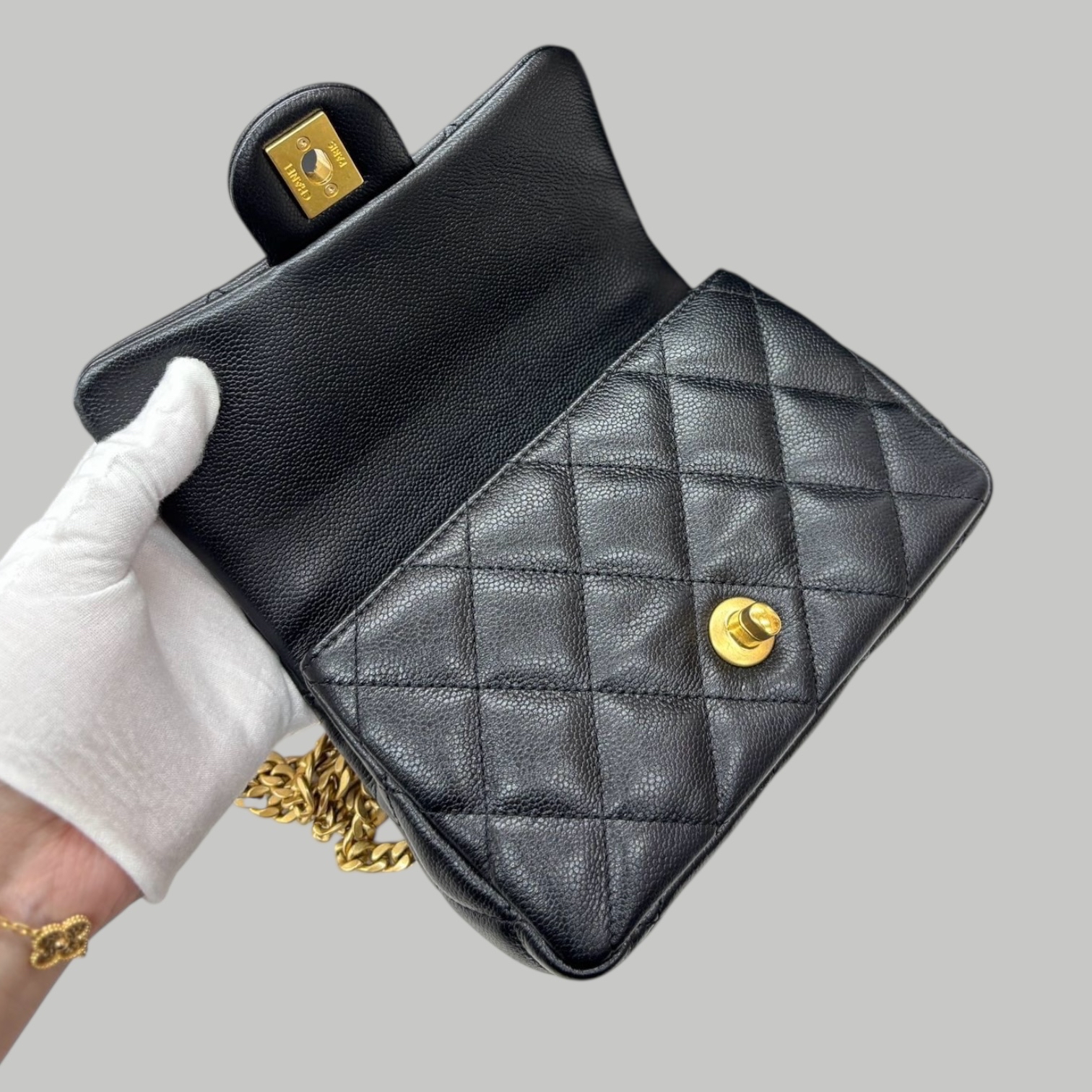 Chanel 23P Caviar 心型調節扣