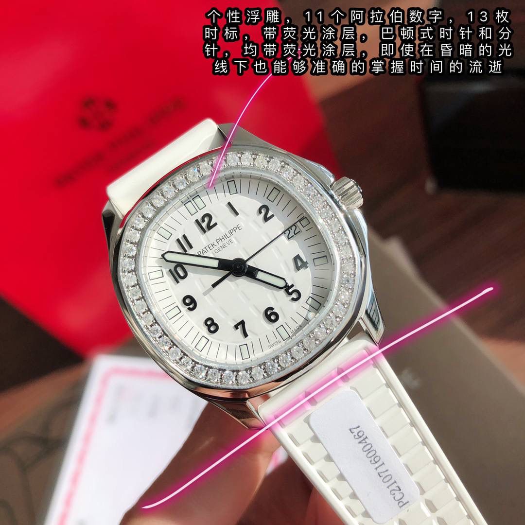 细节实拍‼️百达翡丽AQUANAUT 搭载原装瑞士石英机芯 。由100个零部件组成的一颗小而强大的内脏。真正做到零返修零误差！表盘设计也颇为独特，个性的浮雕表盘，精致立体字块。整个手表看起来立体感 高级感十足！玻璃采用蓝宝石超强硬度水晶玻璃。防反光 防刮花。进口热带复合材料橡胶表带，佩戴极为舒适贴手，适合各种手腕。搭配原装蝴蝶表扣 佩戴方便。最强舒适感😍🤟🏻
