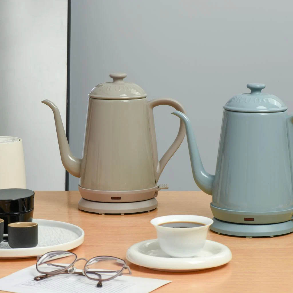 預購⭐️BRUNO 1公升電熱水煲 - [BOE072] (米灰色 / 藍色) (香港行貨) 