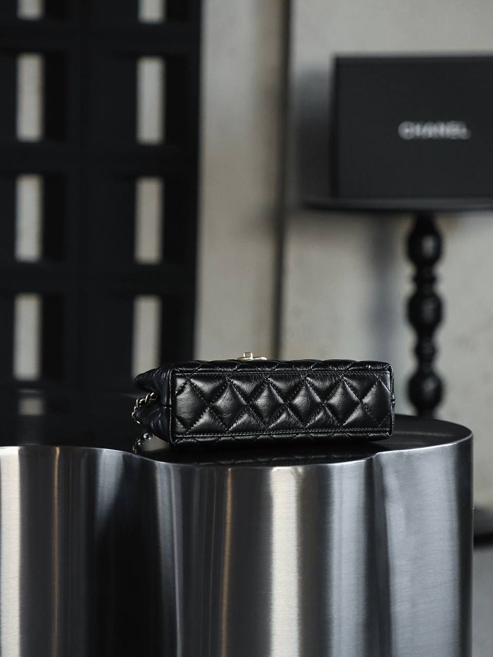 Kelly25C鑒定版👜 一包一碼 支持全球鑒定查驗身份證原廠專G Bonaudo皮料過關清單資料可査詢 kelly bag終於來了，也太優雅太復古了吧！新kelly菱格紋和皮質的更新讓它更有質感更加時髦！ 包包整體很有vintage味道，簡約優雅氣質，像藝術品般的存在！ 五金：厚镀24k复古金 皮料：Bonaudo原厂小牛皮 尺寸：8.3*12.5*4cm