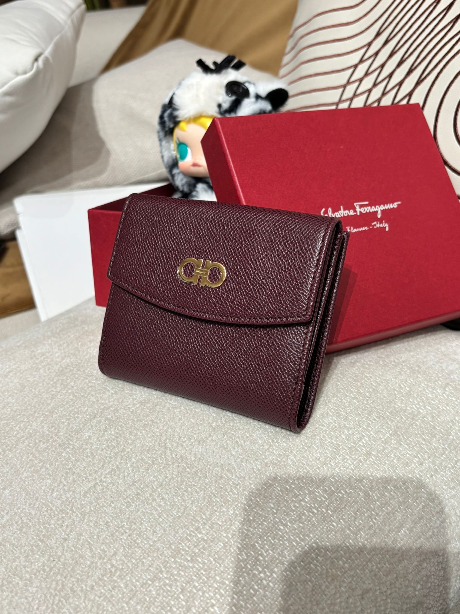 Salvatore Ferragamo campact wallet  100%Authentic,全新 ✅nfc ,booklet✅box