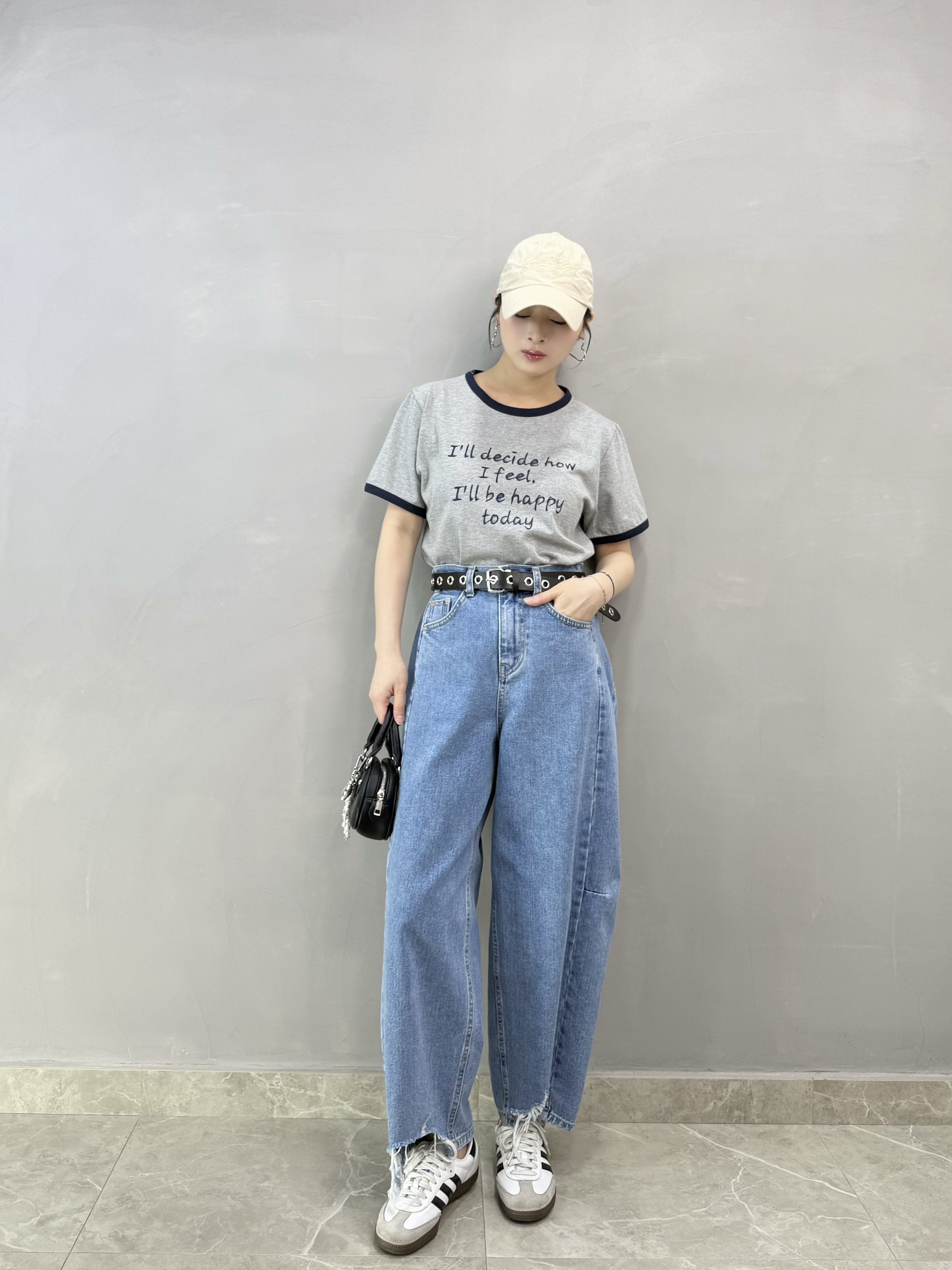 R78 拼色袖英文字Tee