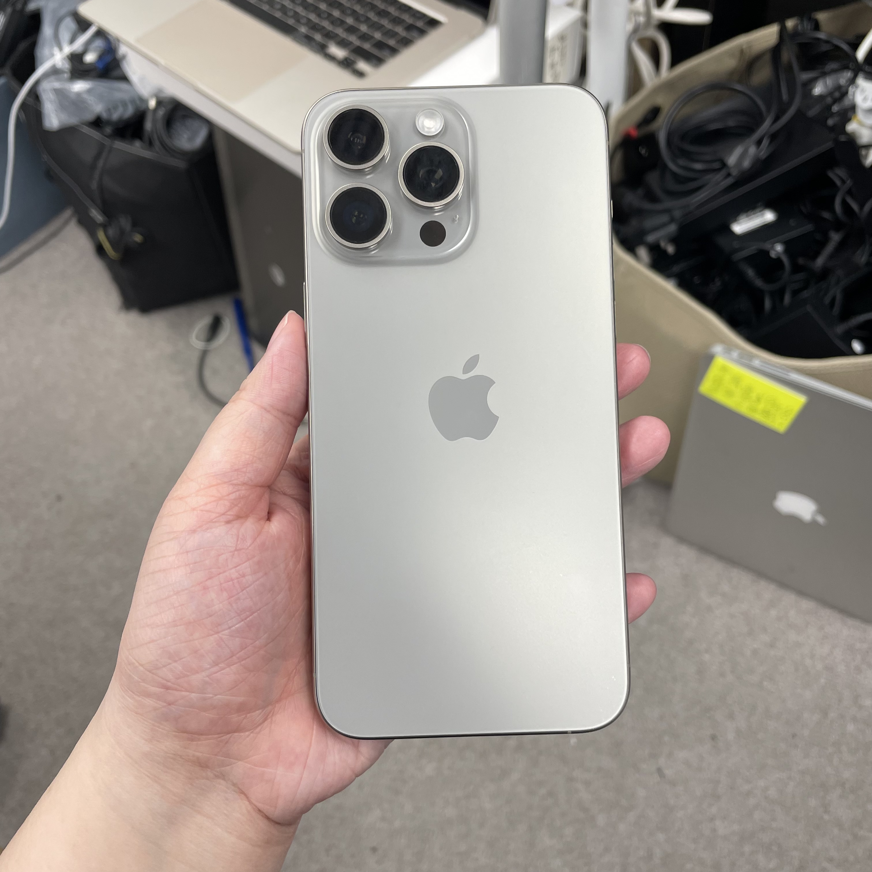 *5999 15 Promax 勁靚機 256GB 電84 原色 gray