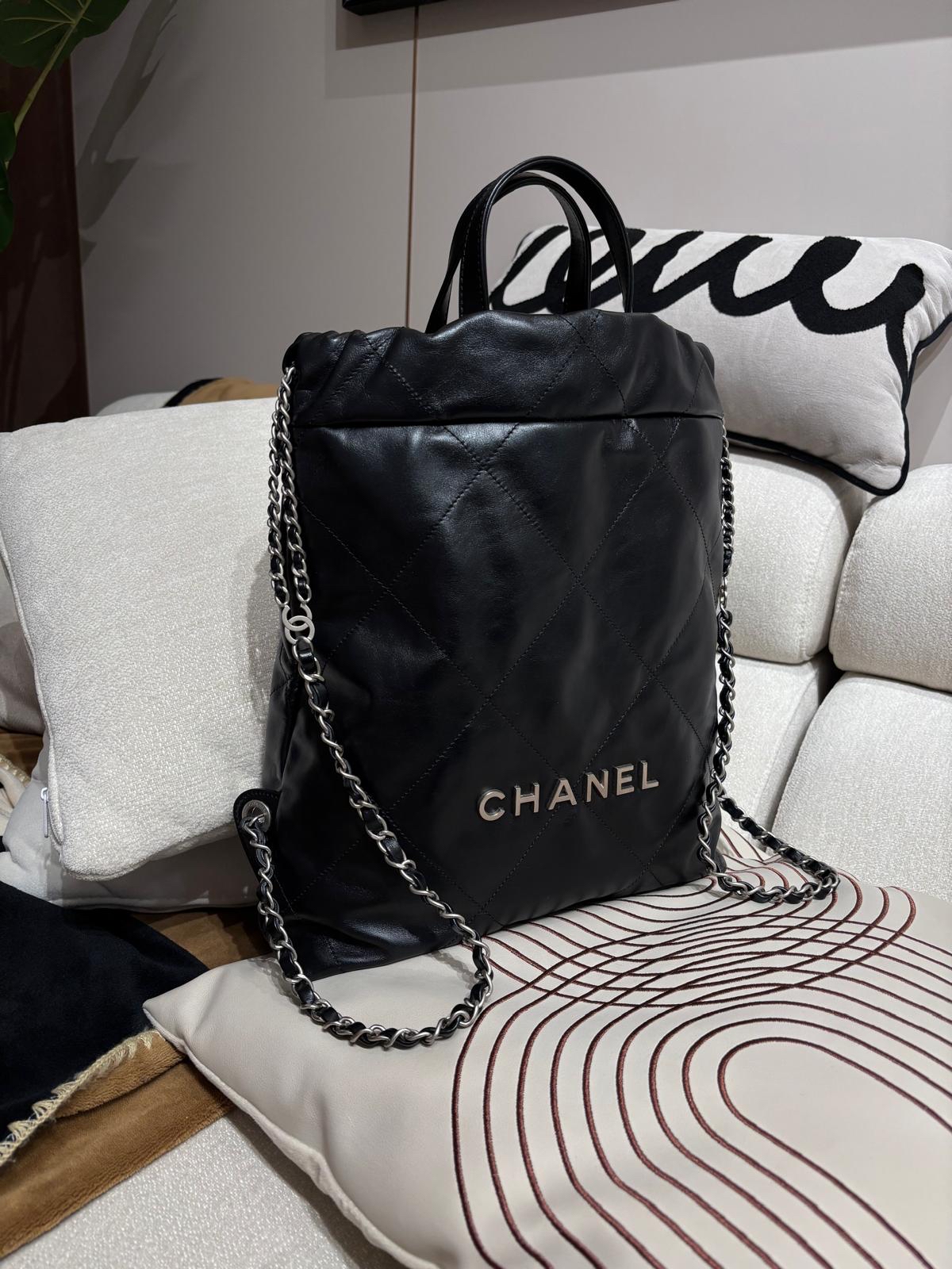 Chanel 22 backpack small calfskin 黑色牛皮銀字, 100%Authentic, 98%new ✅收據副本✅Dust bag