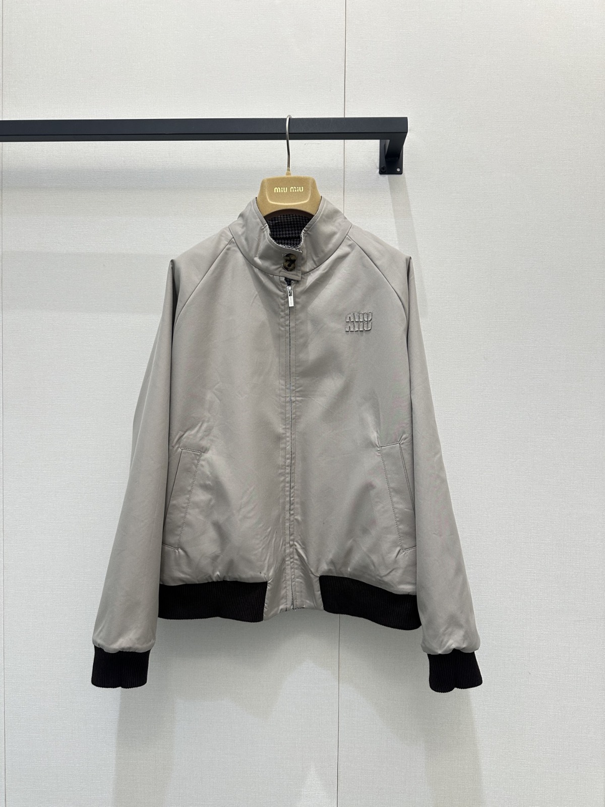 【頂級原單】Miu Miu 雙面可穿學院風立領拉鍊外套