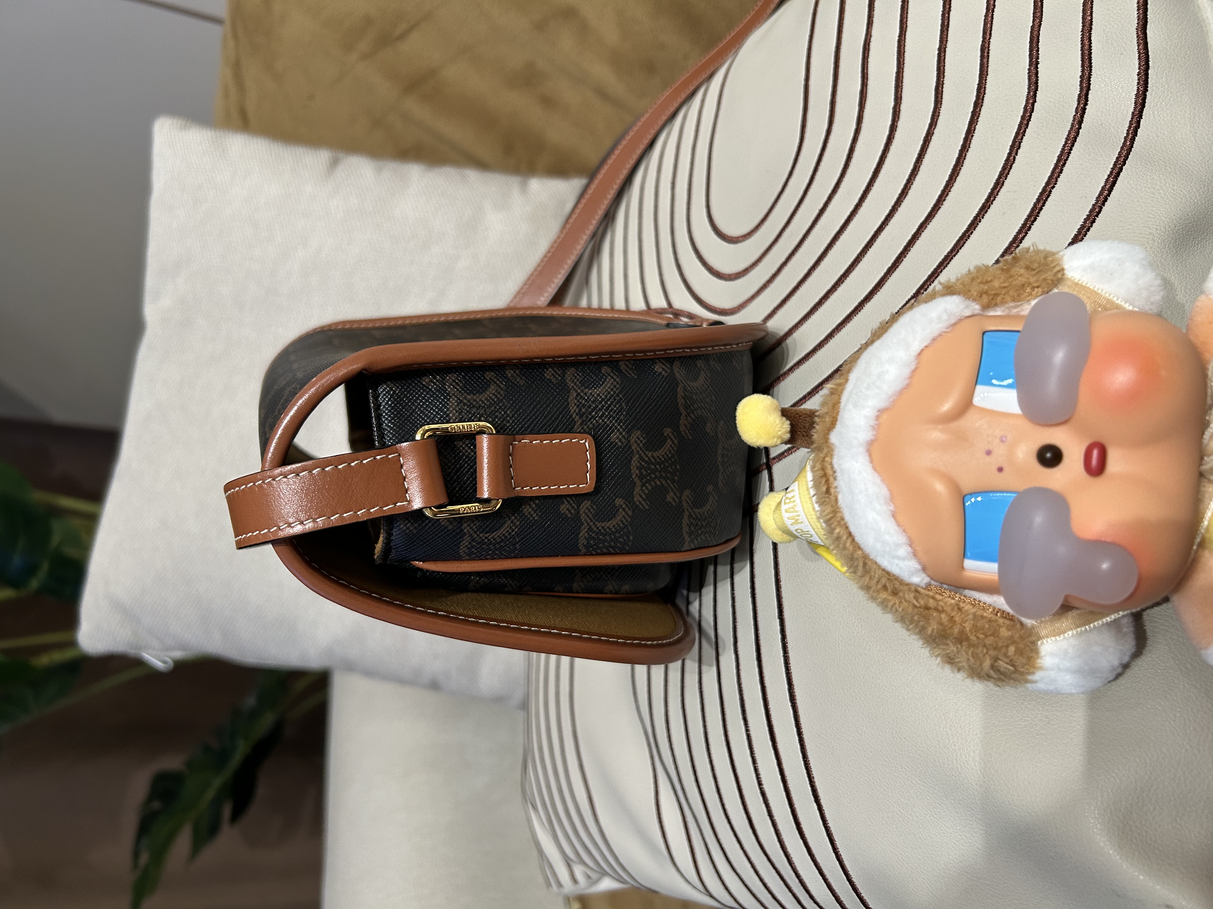 CELINE FOLCO medium Crossbody Bag 100%Authentic, 99%New✅收據✅dust bag