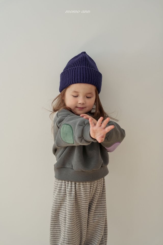Momoann | Patch Sweatshirt (Charcoal) with Mom