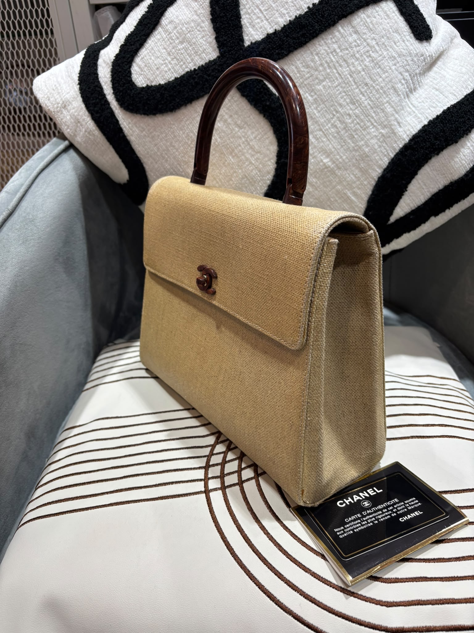 Chanel vintage Kelly bag  100%Authentic, 95%new  ✅card