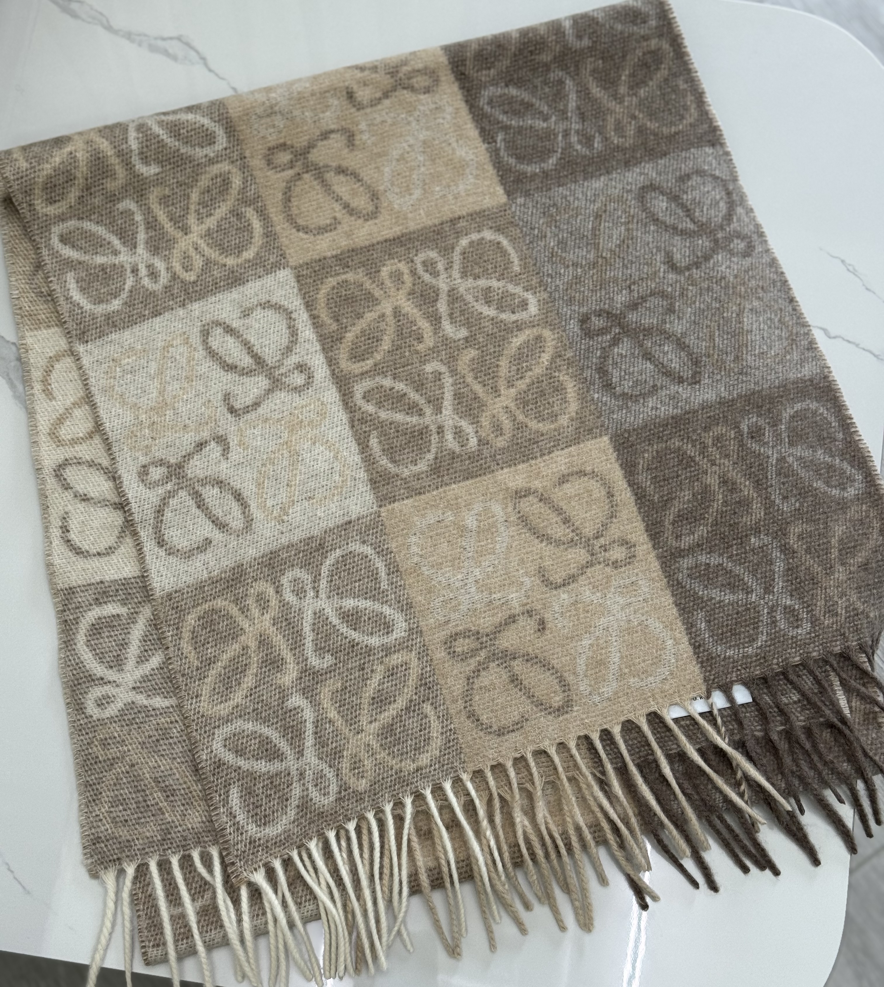 Loewe Anagram 羊毛圍巾 全新