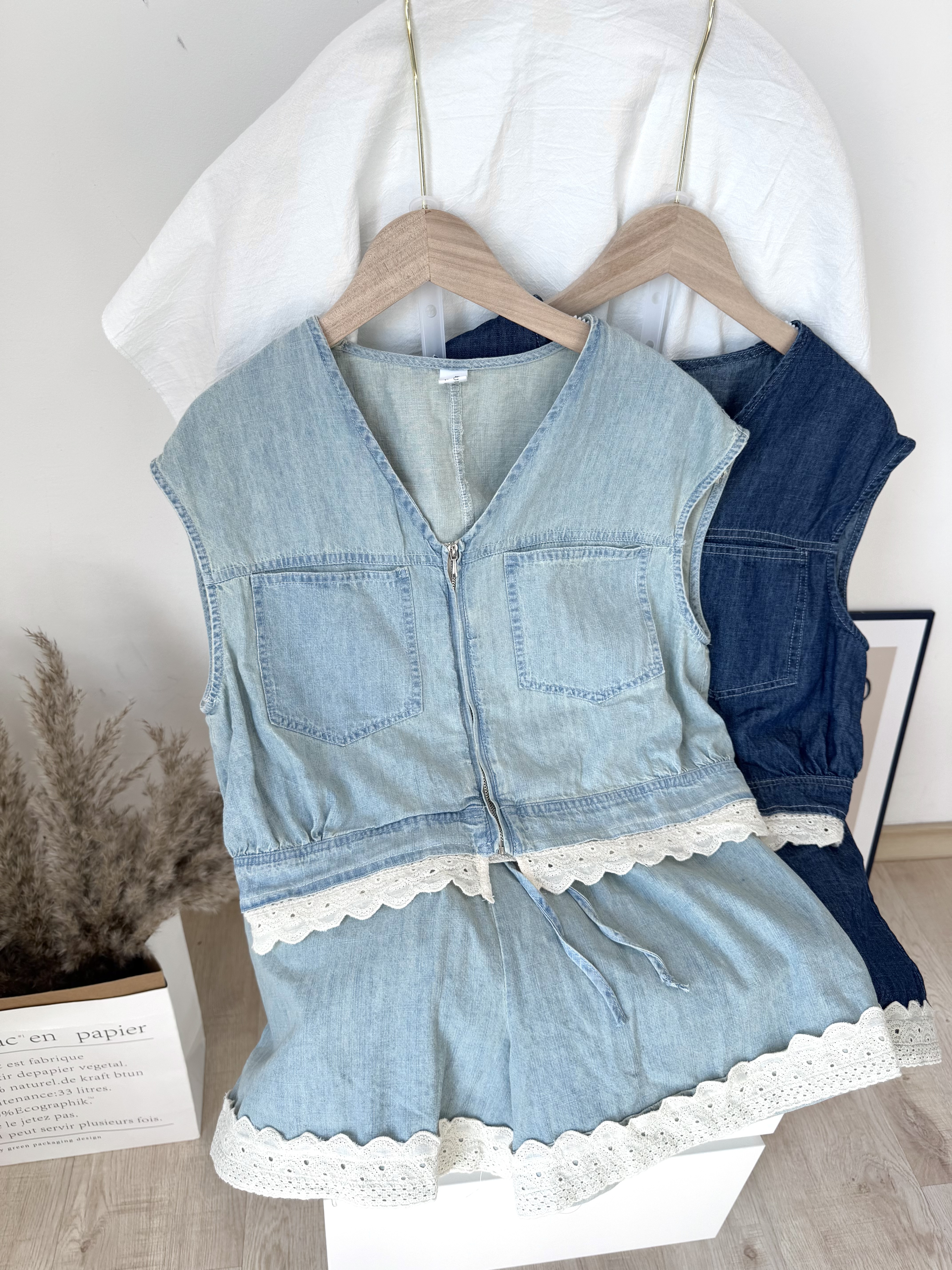 Hannah Lace Denim Vest Top + Short Sets 牛仔气质拼接蕾丝马甲上衣 + 短裤套装 （ 2 Colours）