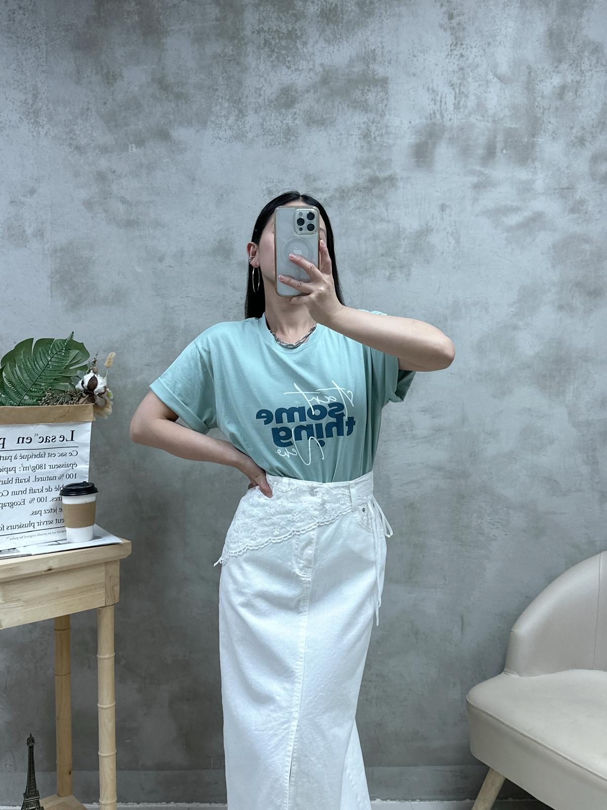 P12 彩色英文字Print Tee