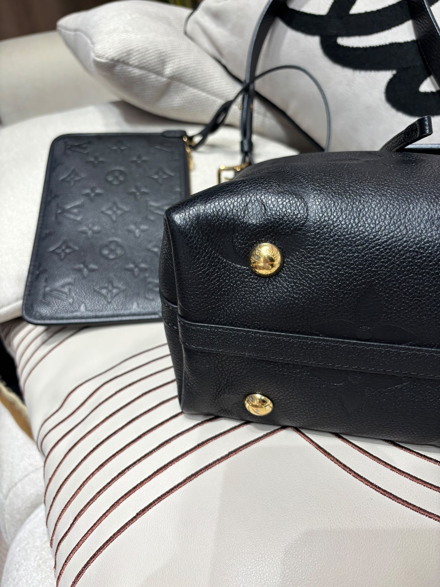 LV Carryall PM Calfskin 100%Authentic, 95%New ✅Pouch ✅Dust bag