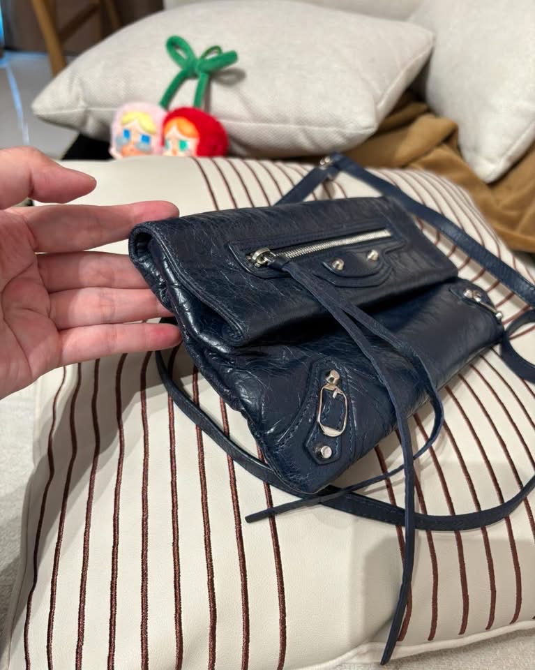 Balenciaga city crossbody bag  100%Authentic ,95%new 