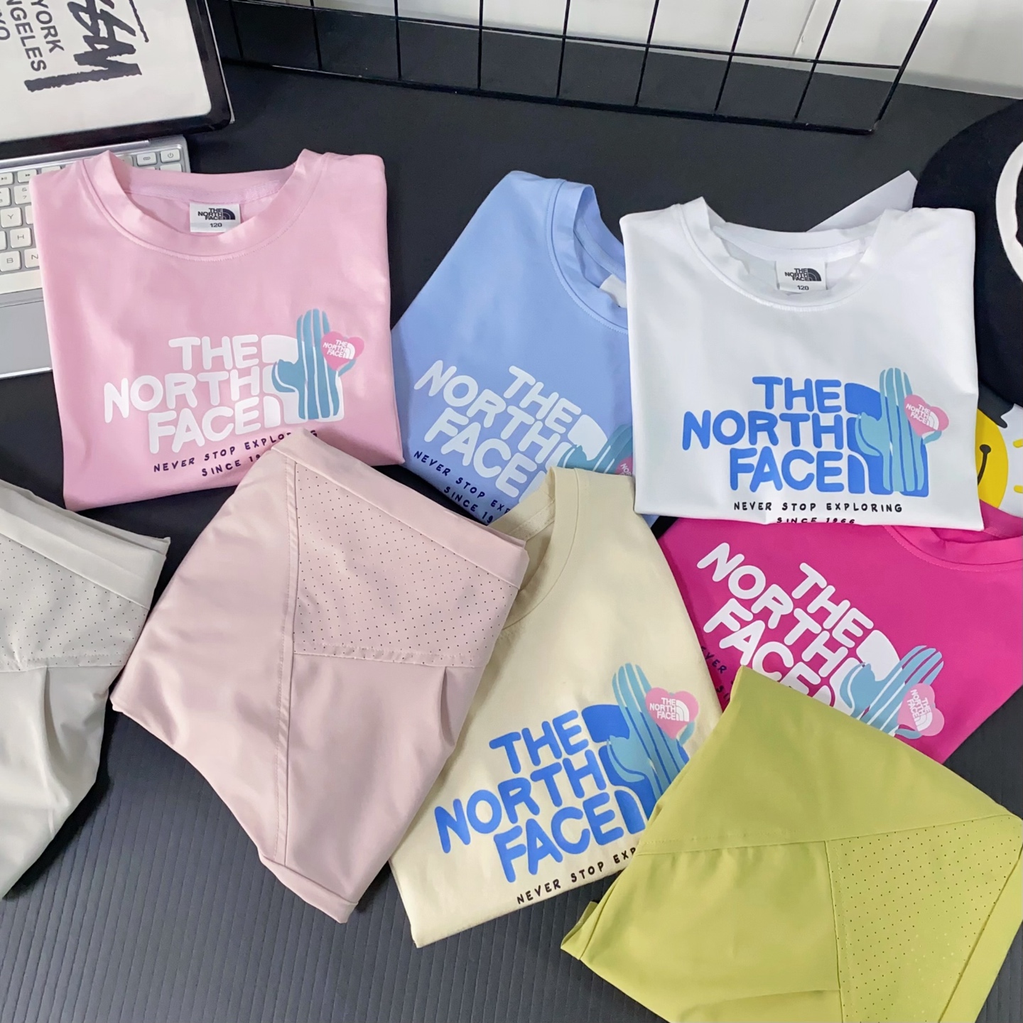 $140套。2套起$135套。TNF 男女童透氣套裝