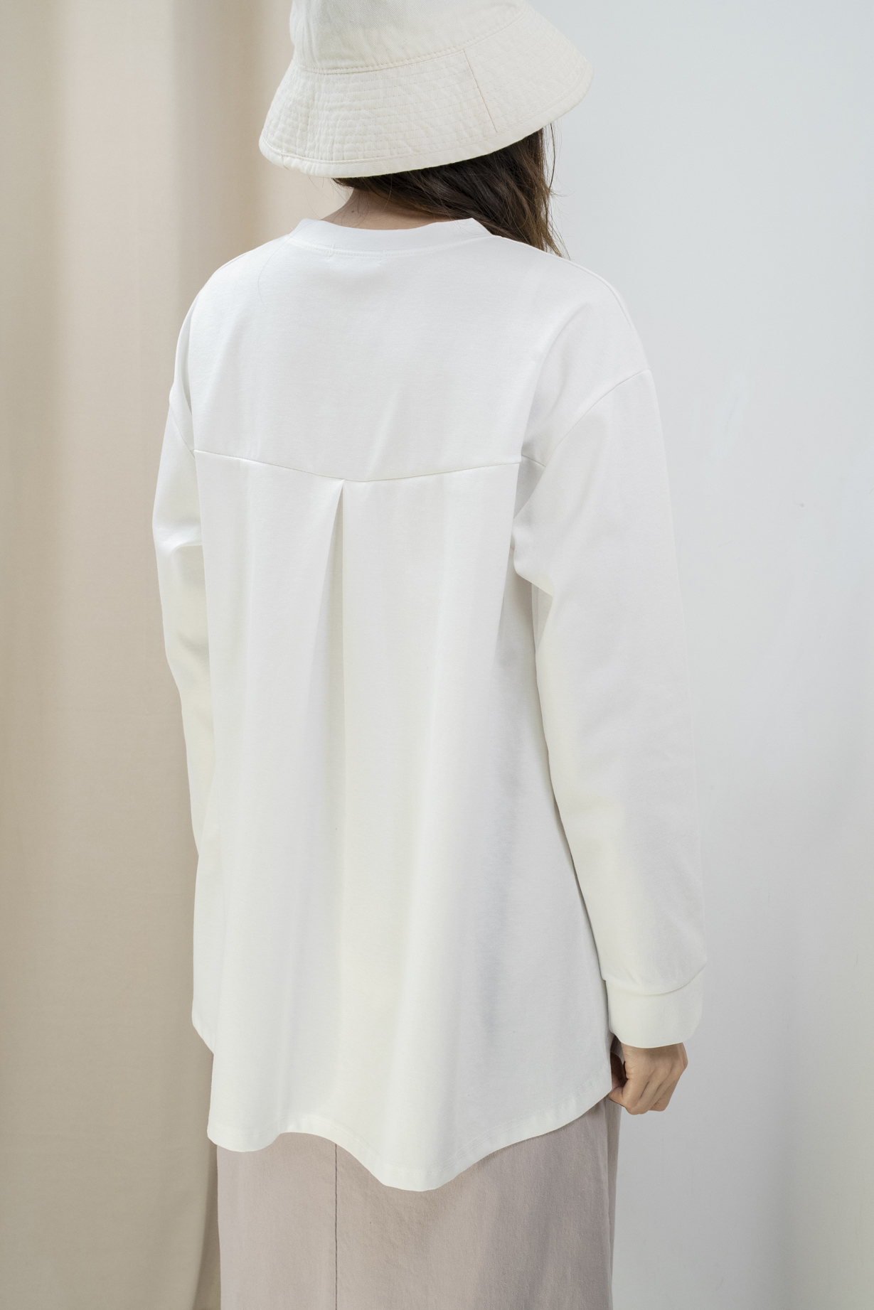 後背工字褶挺棉上衣（白色）