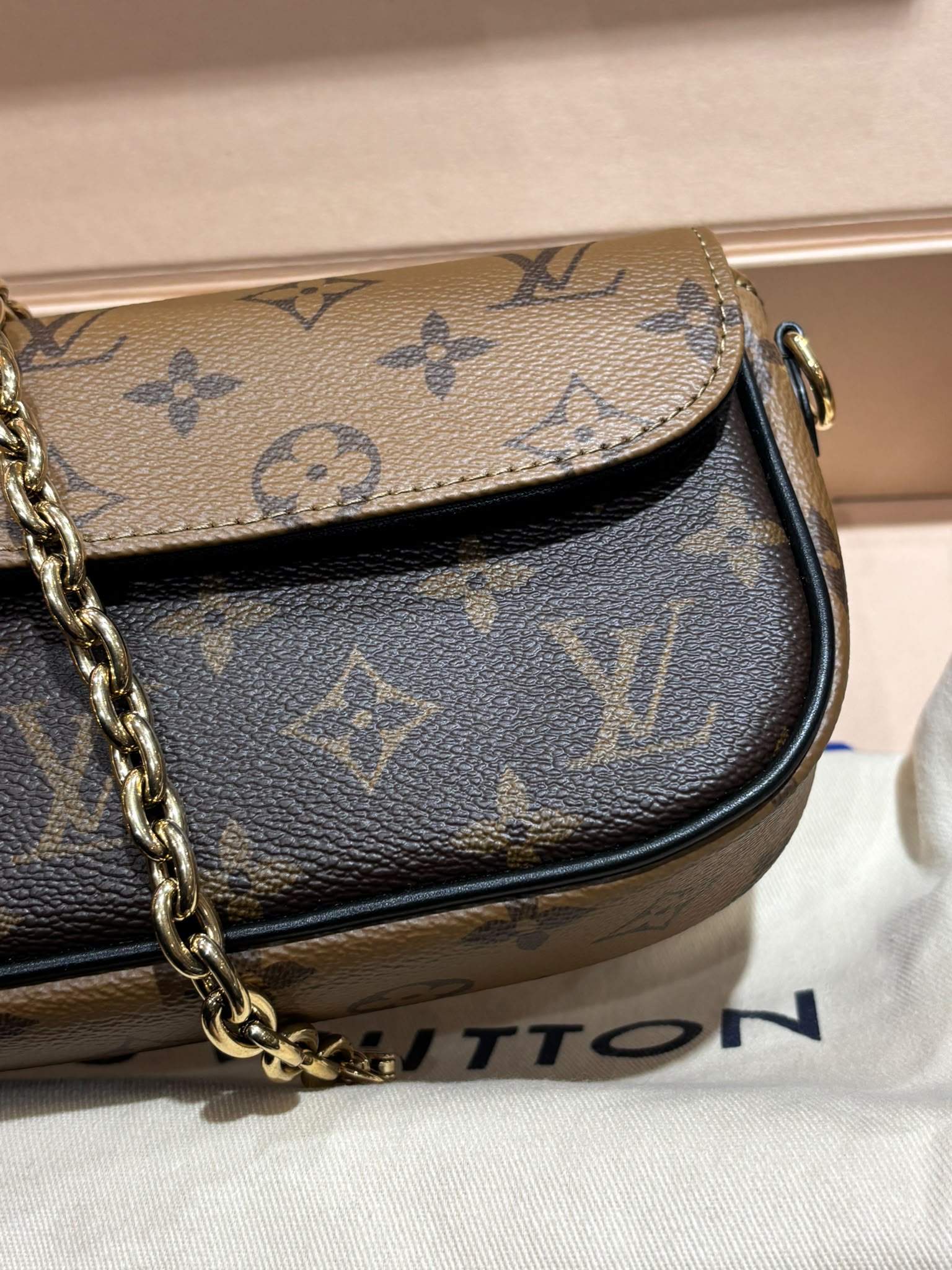 Lv Ivy woc M26587 MONOGRAM REVERSE 100%Authentic,  Unused 全新未使用品。 ✅專門店收據✅塵袋✅盒