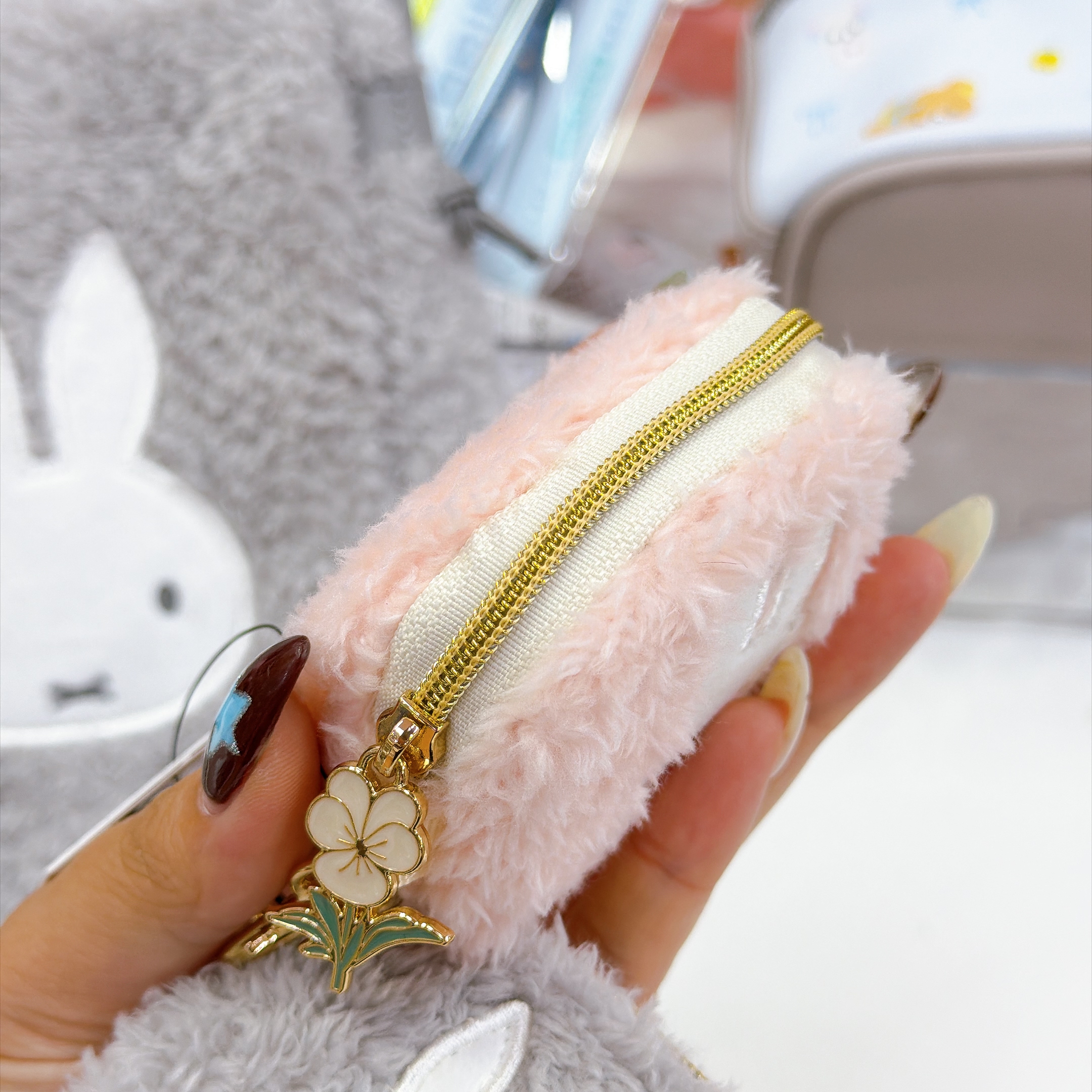 日本直送Miffy新款毛毛迷你散子包耳機包