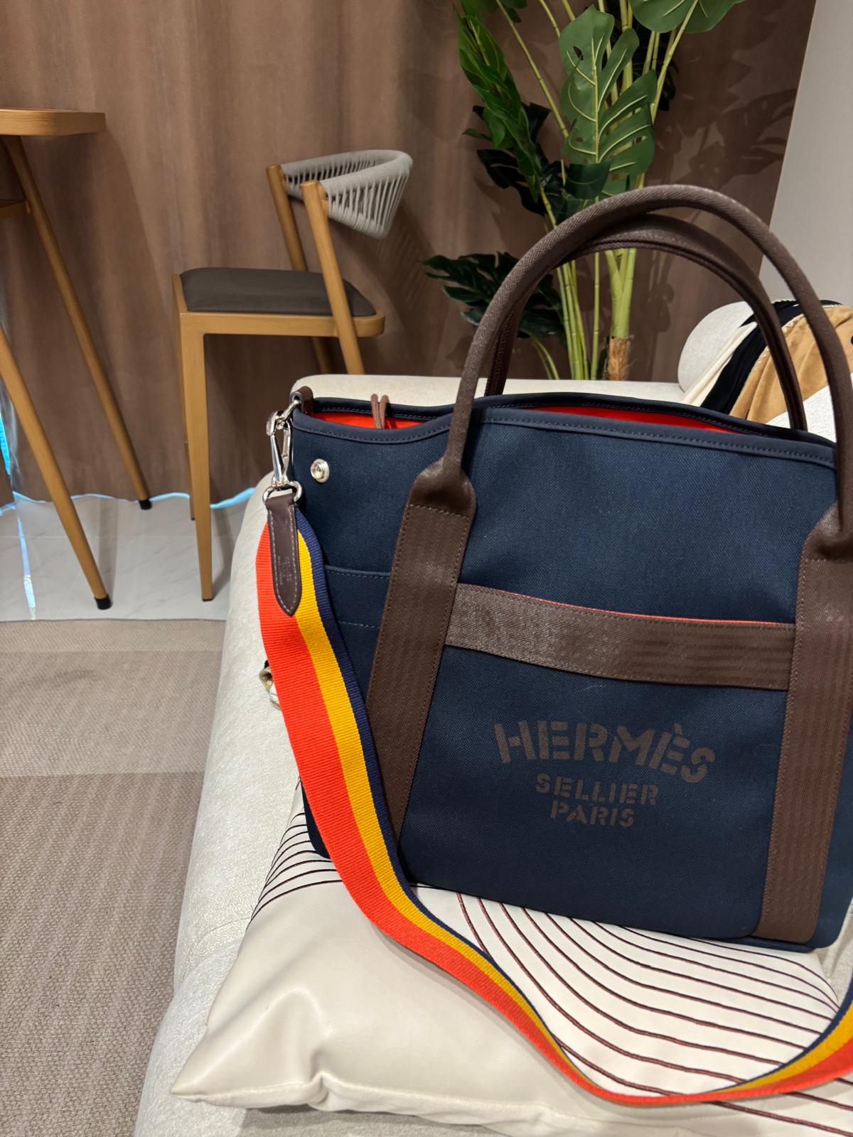 HERMES Grooming tote bag Stamp C shoulder bag Navy 100%Authentic,98%new✅strap✅dust bag  