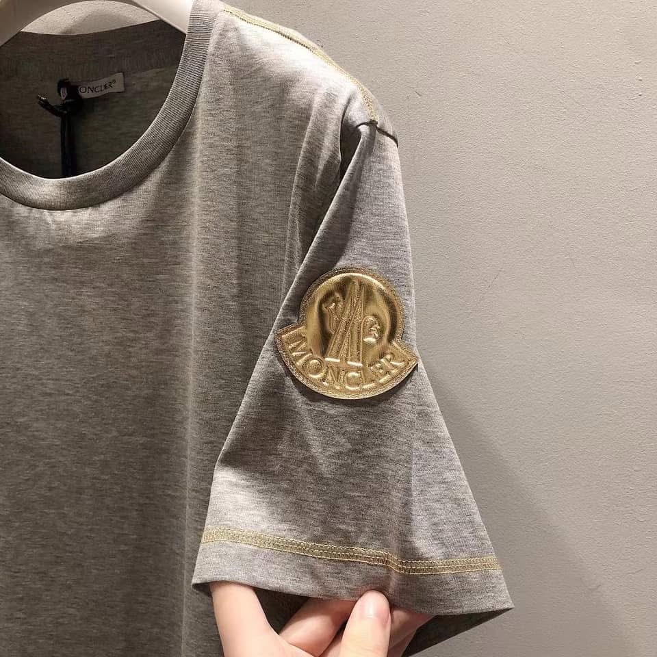 Moncler 極罕金色logo tee