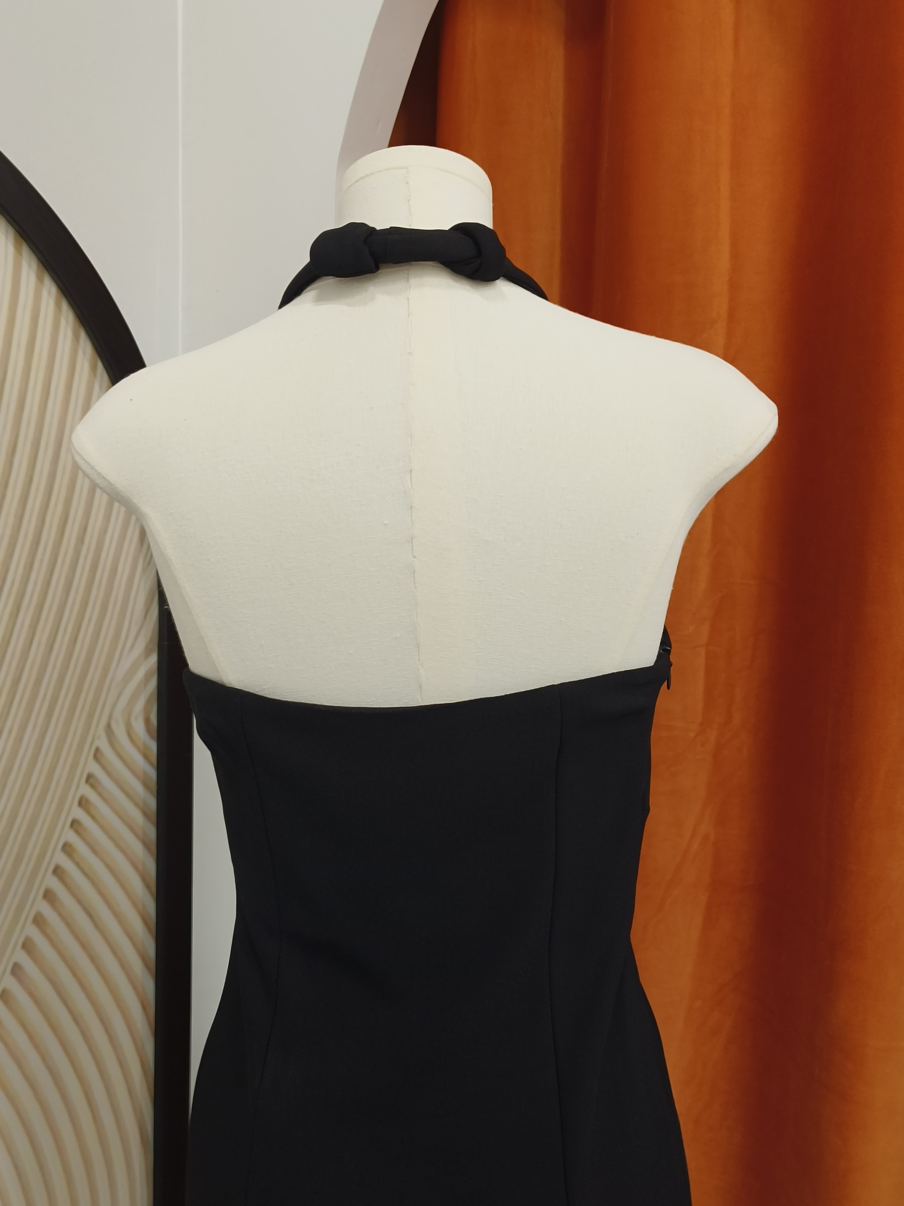 V领挂脖连衣裙 Halter Neck Slim Dress
