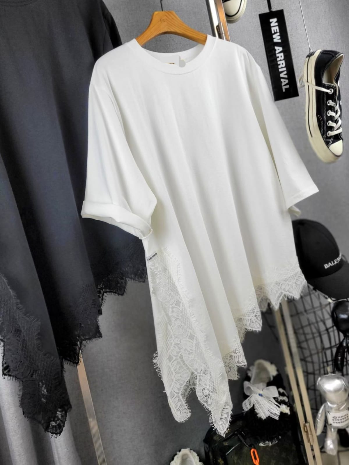 🎀【不規則美學】蕾絲下擺拼色短袖 Tee