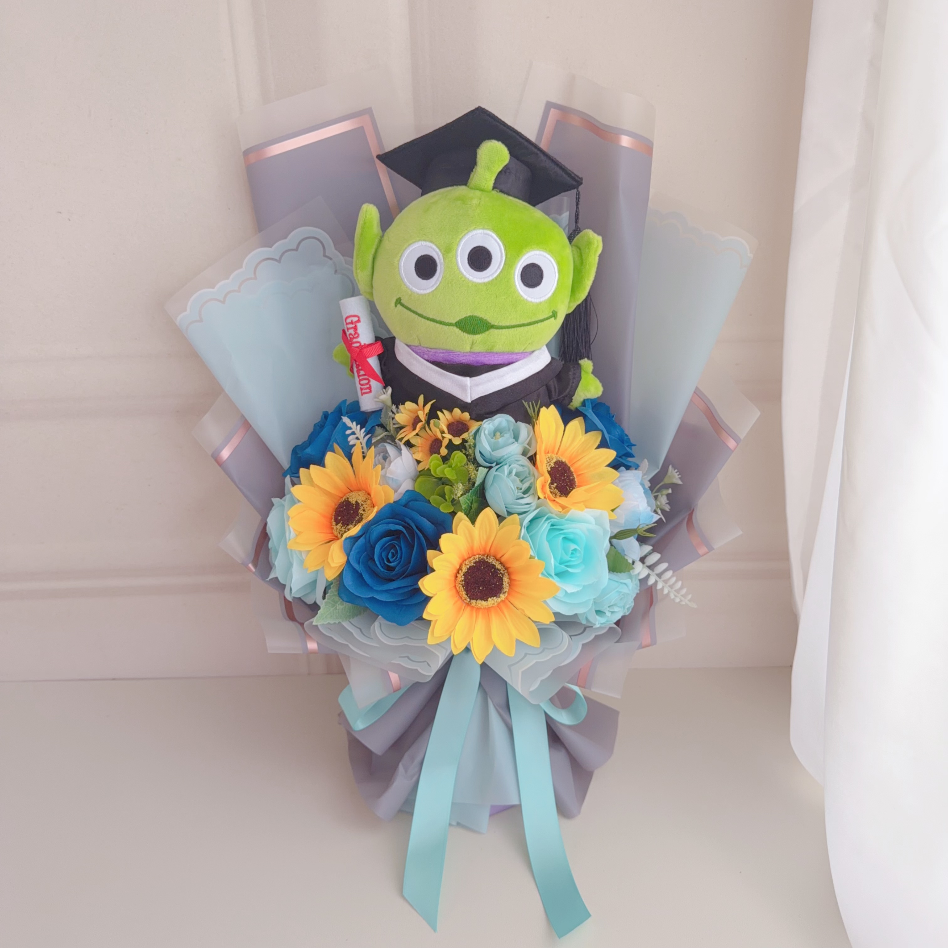 (現貨)三眼仔畢業公仔花