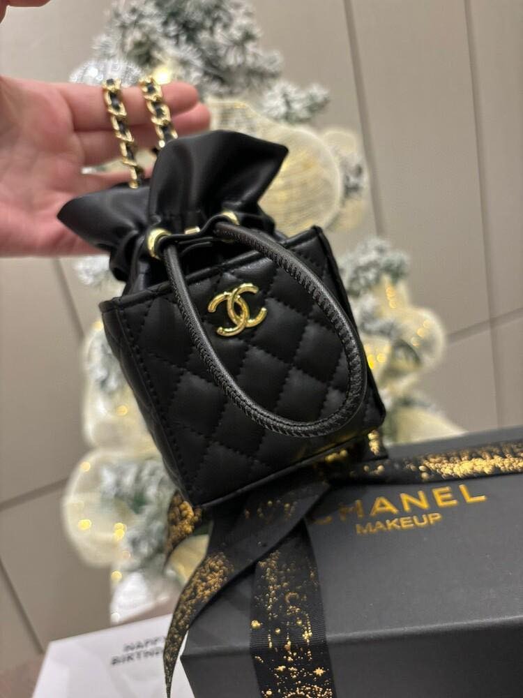 【現貨】CHANEL VVIC Gifts 菱格紋迷你贈品袋