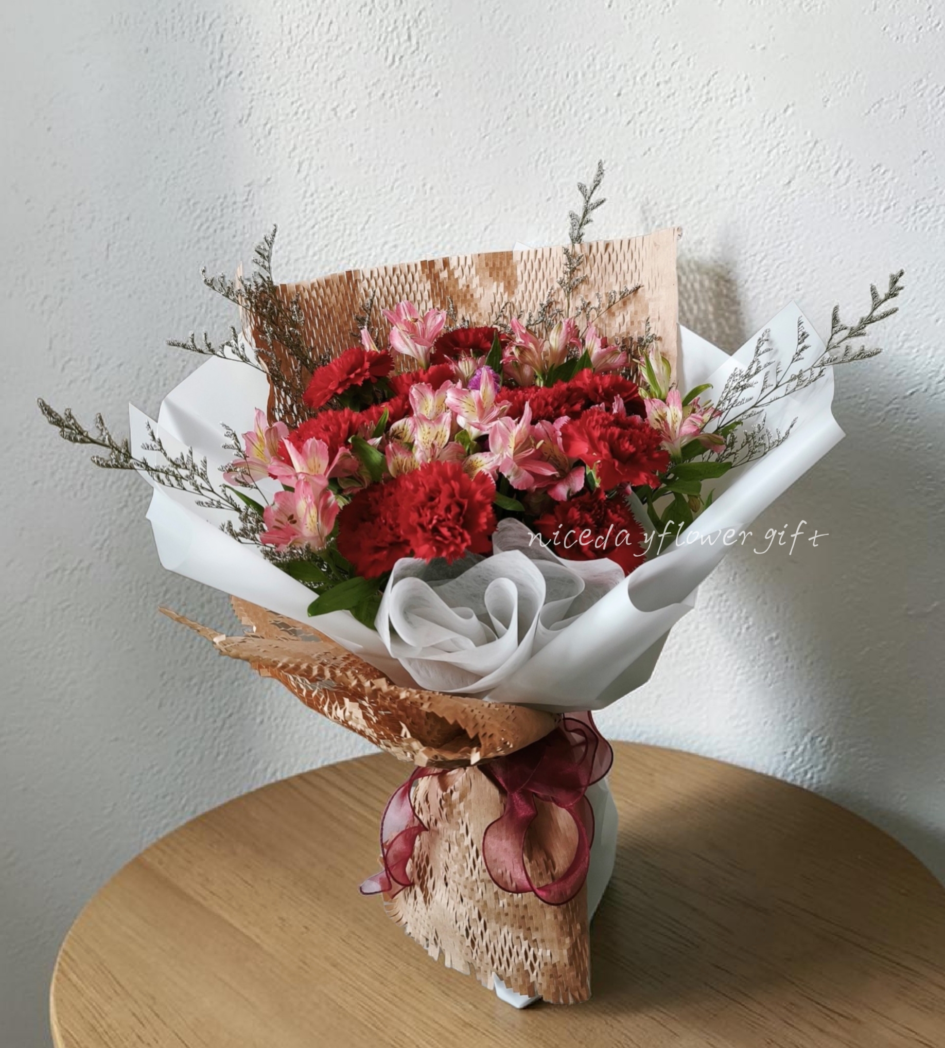 BA49M 康乃馨小百合花束