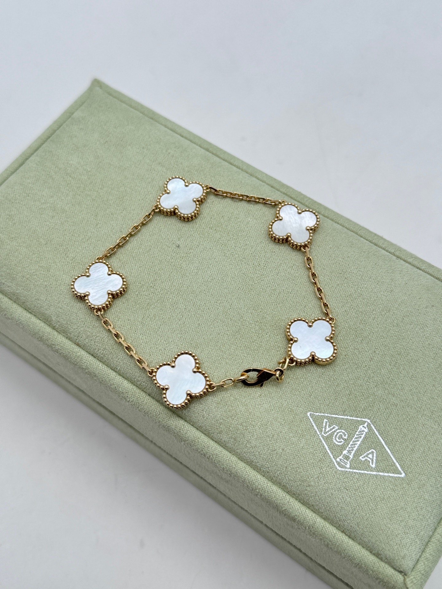 Pre owned VCA Alhambra 260404101