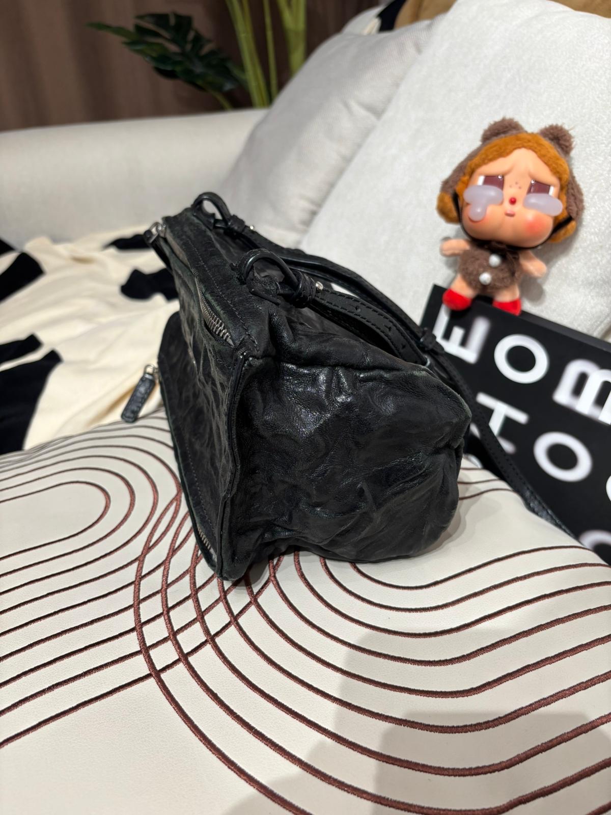 Givenchy Pandora Mini Crossbody Bag 黑色,100%Authentic,80%new