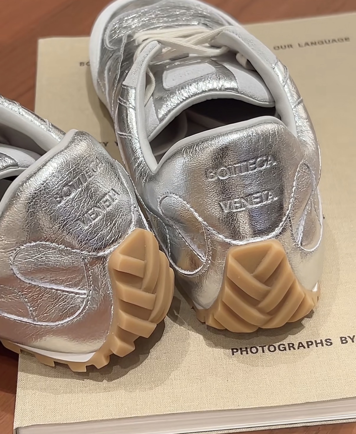 (只限此色) 限時優惠✨訂貨📮BV Orbit flash sneaker 全皮款 Size 36/37/38/39/40/41  Color: silver