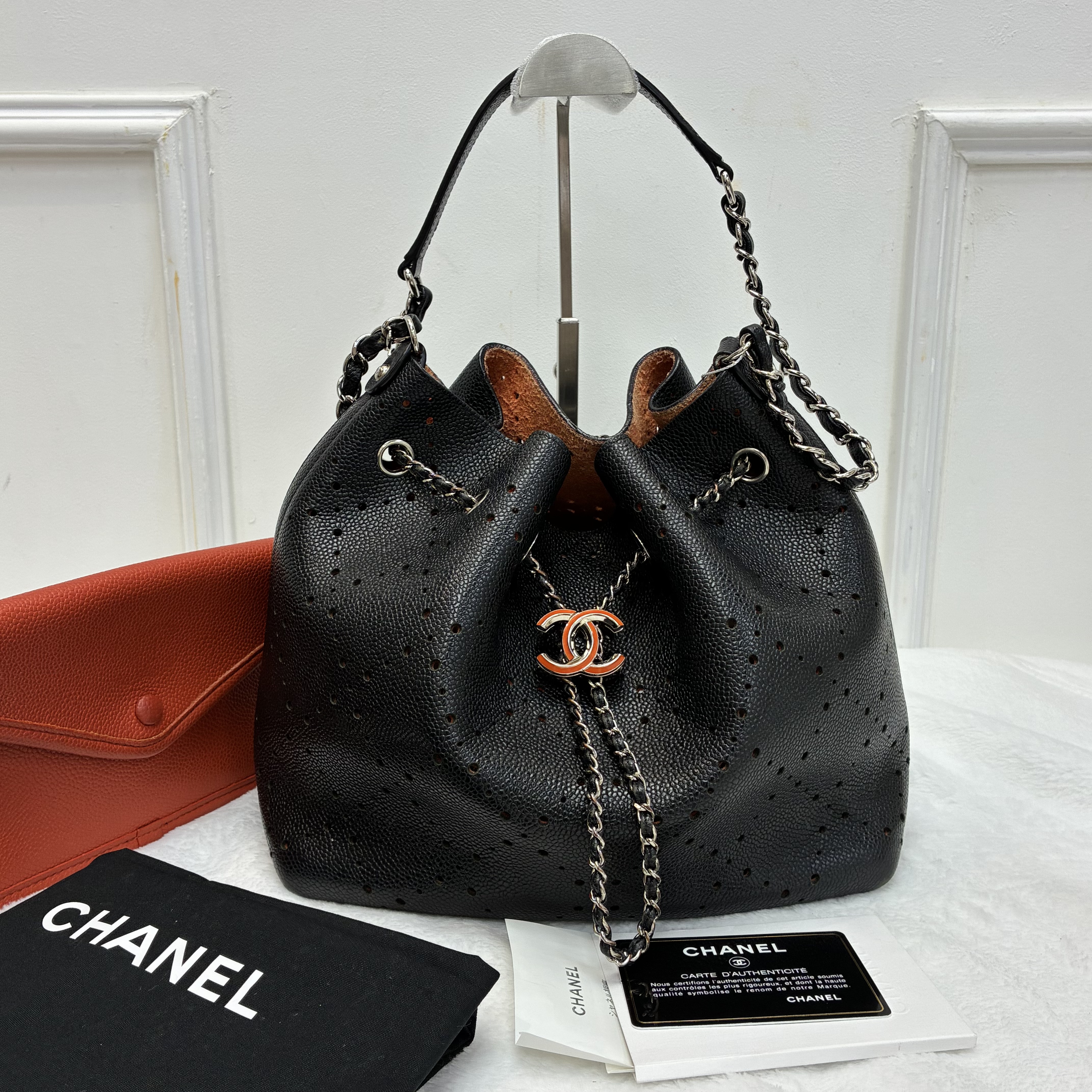 Chanel CC Drawstring Bucket Bag Perforated Caviar 黑色穿孔魚子醬皮革抽繩水桶包