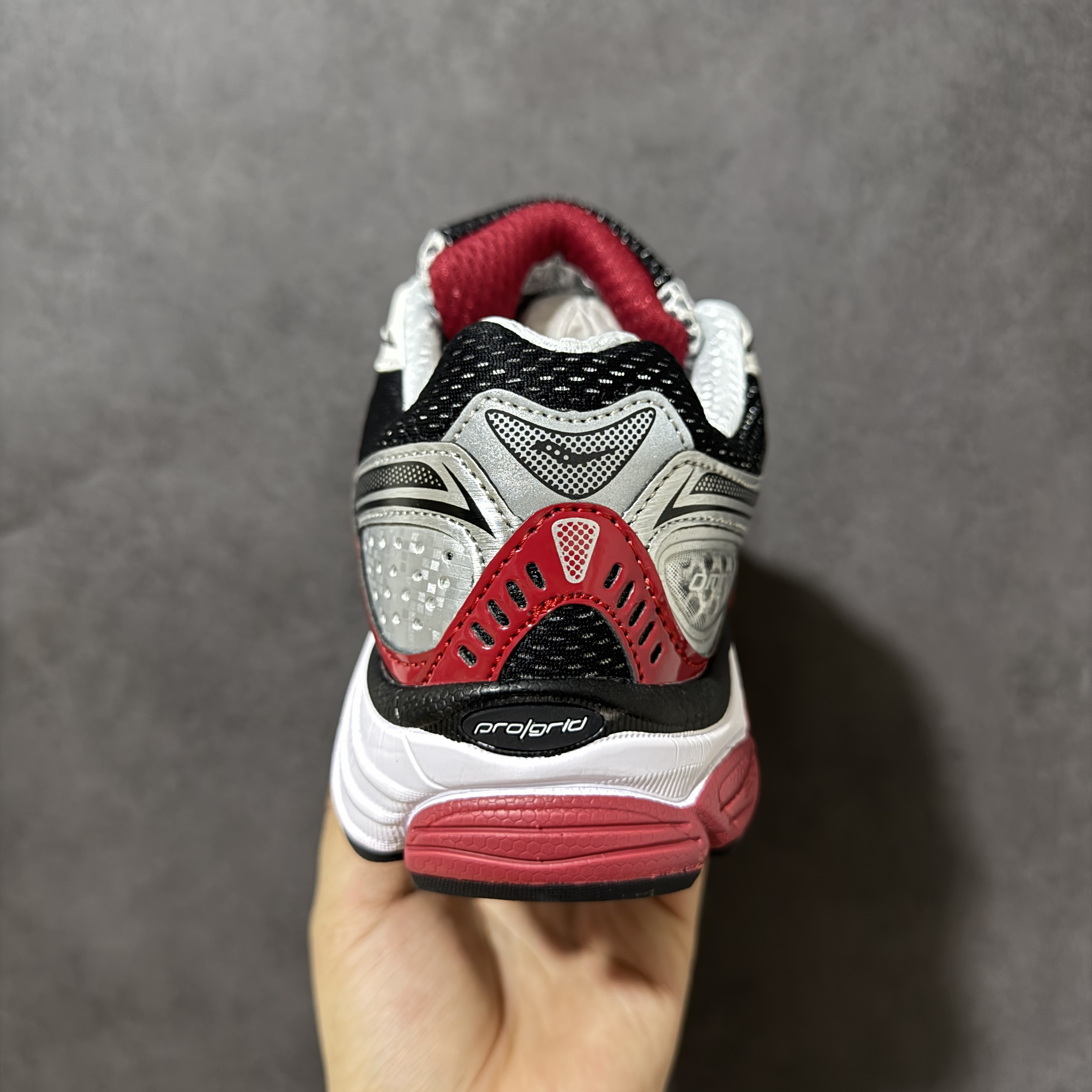 Saucony ProGrid Omni 9 OG