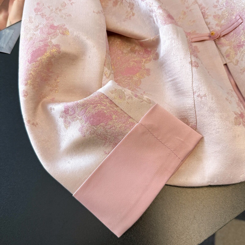 B300(0159) 新中式气质碎花前排盘扣双口袋粉紫外套上衣