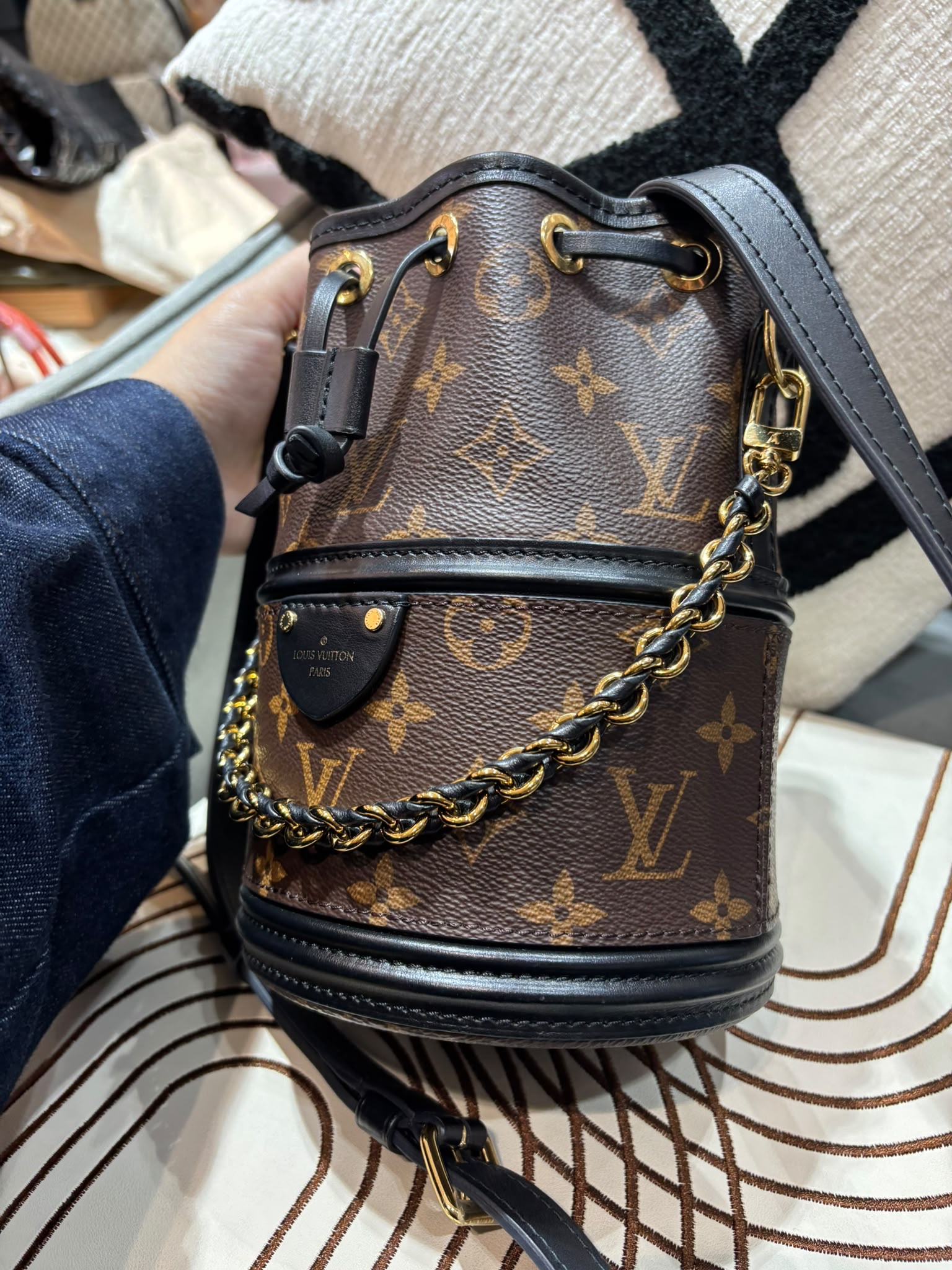 Lv canoe bucket bag M83480 Canoé 100%Authentic,92%new nfc✅dust bag