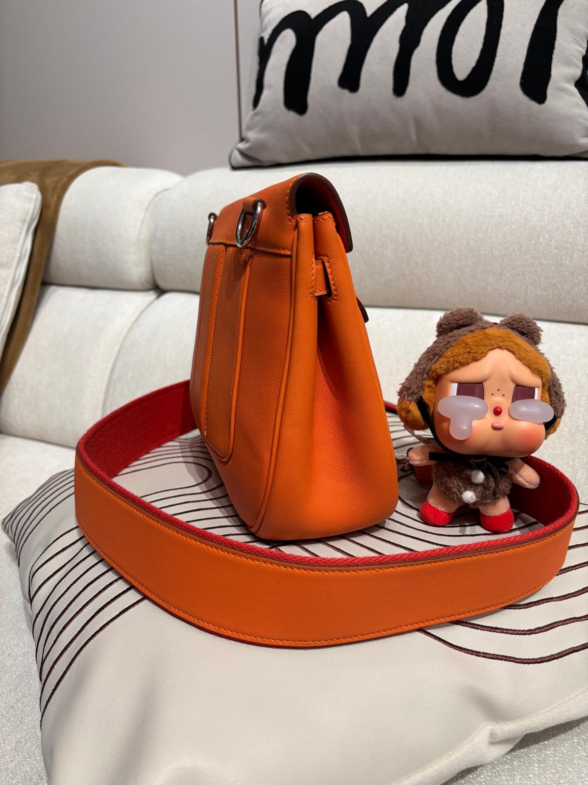 Hermes berline 28,calfskin 100%Authentic ,98%new ✅dust bag✅strap  