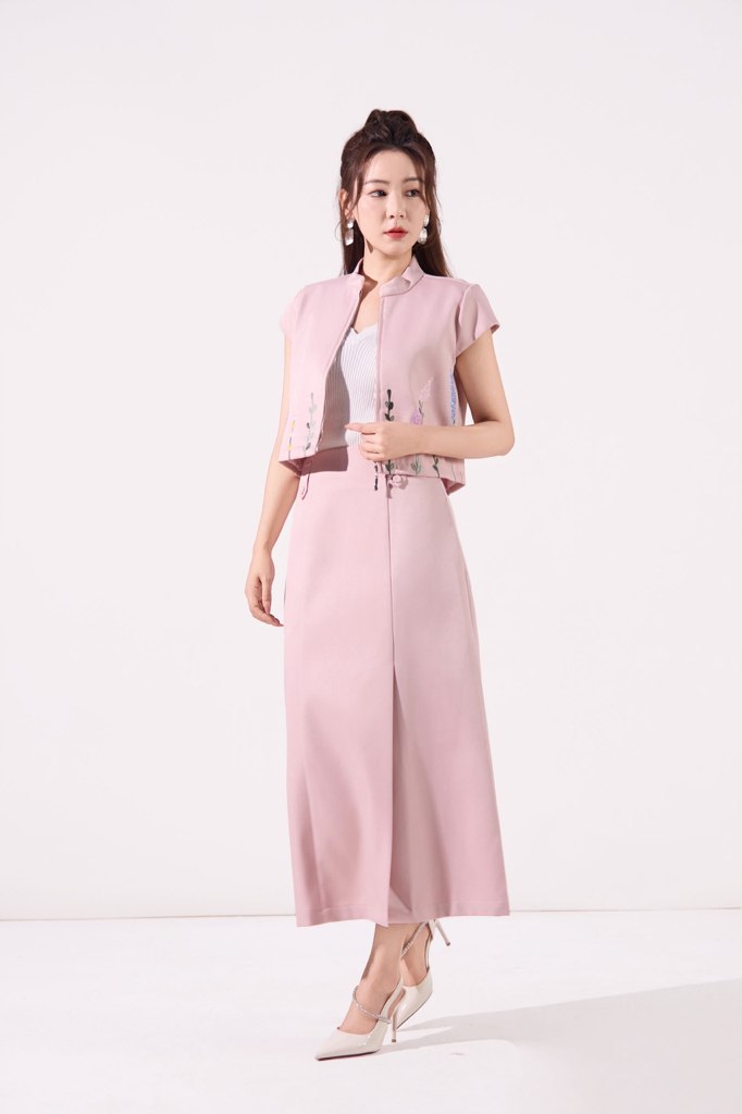 10141377 Fleuris Embroidered Top
