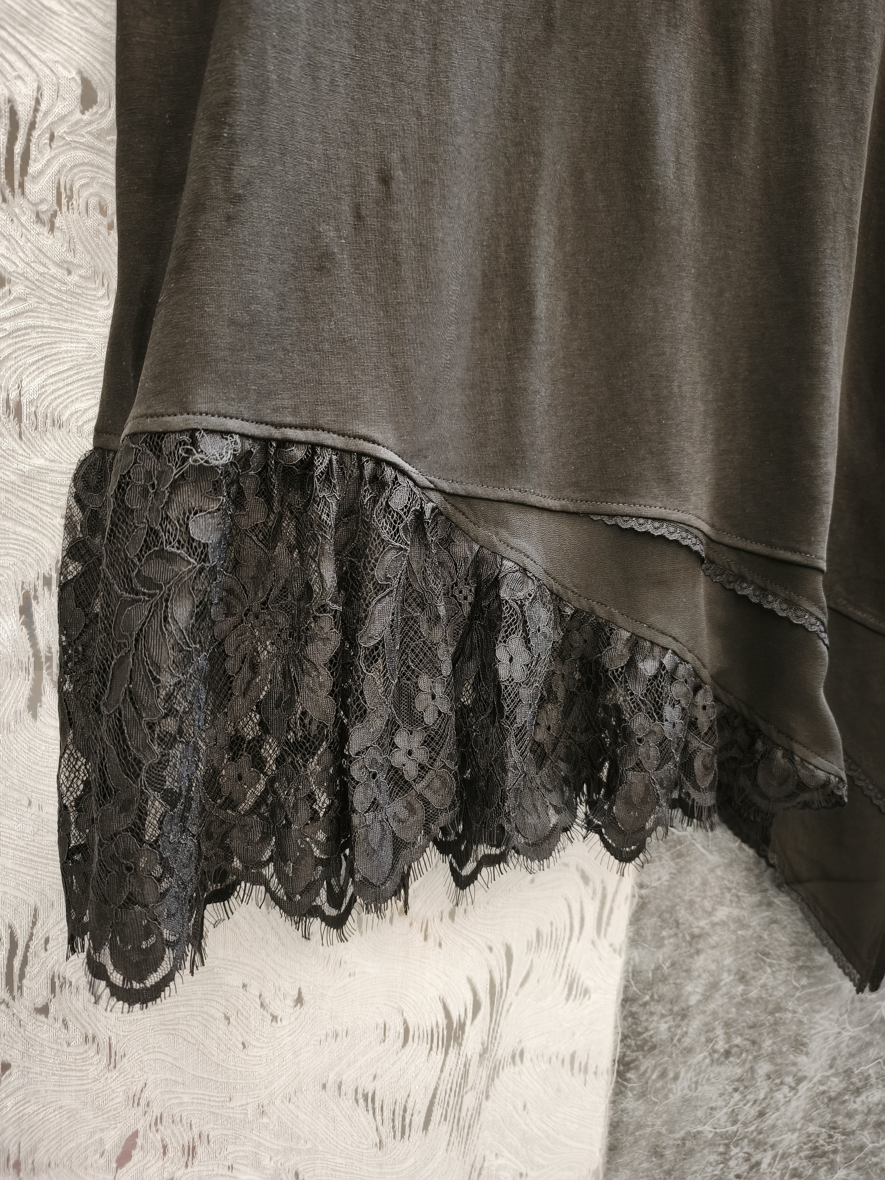 百搭蕾絲V領打底