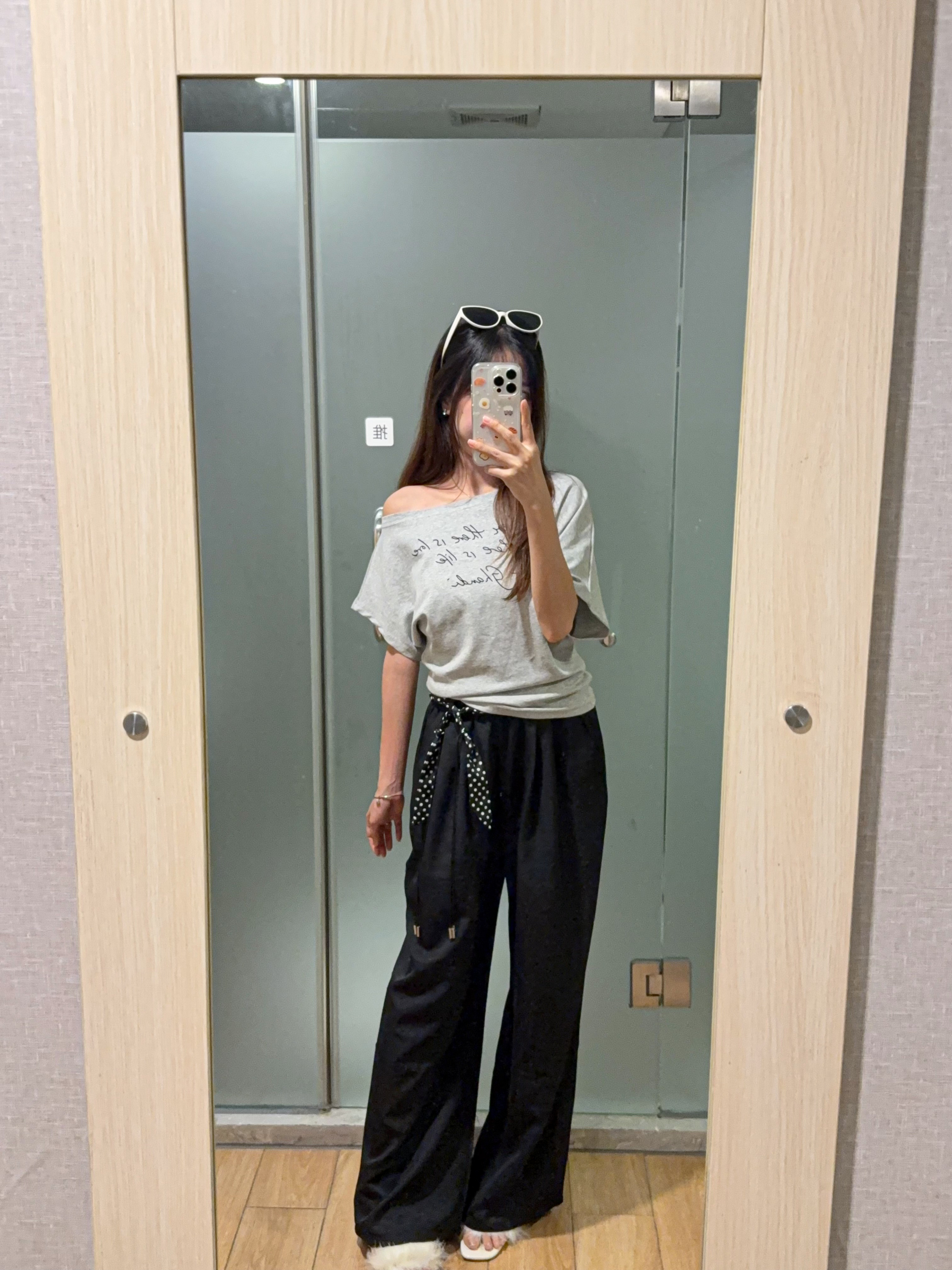 韩版慵懒风字母斜肩上衣R2980