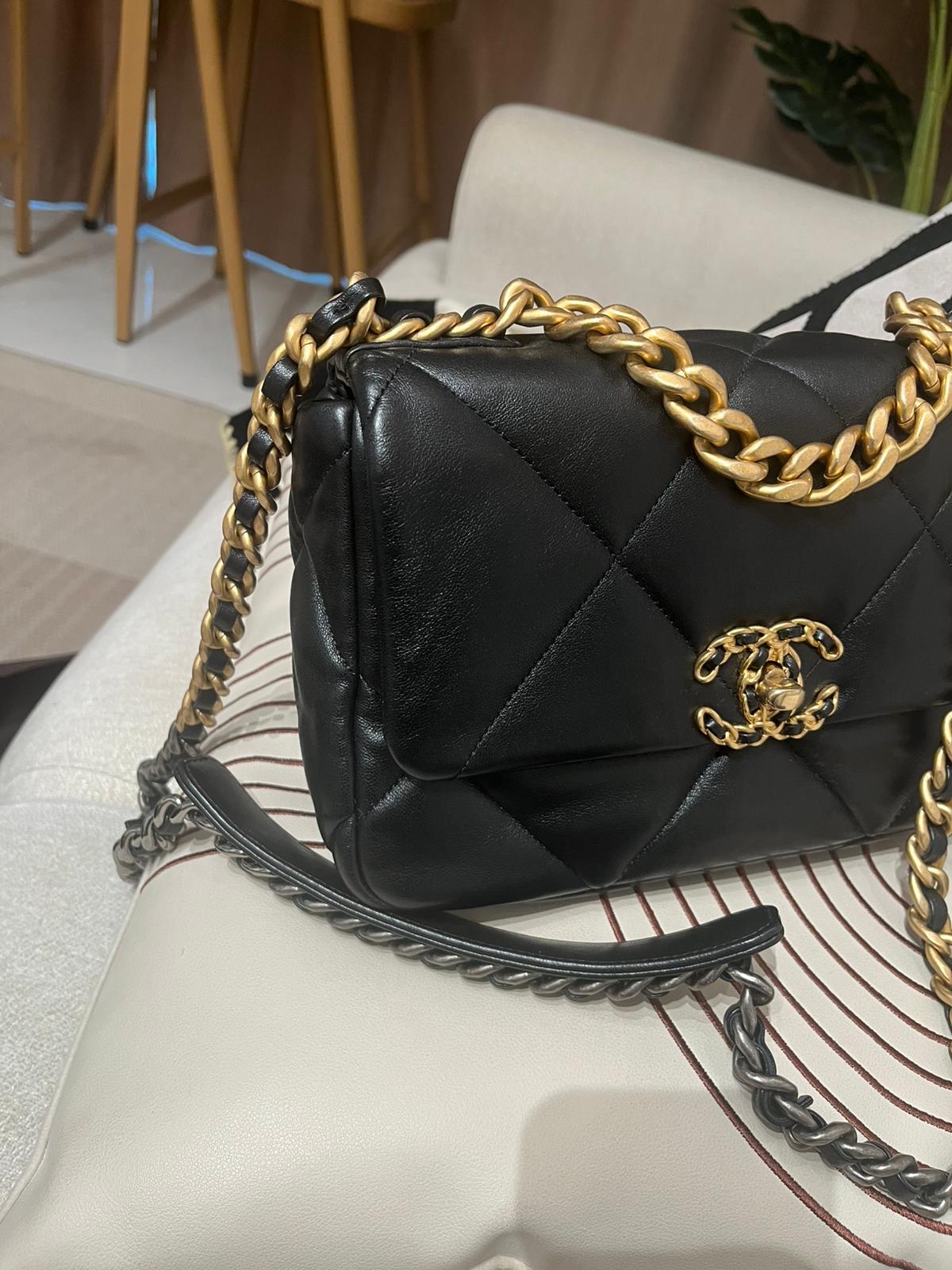 Chanel 19 Small AS1160 100%Authentic, 98%New ✅晶片✅Dust bag✅Box