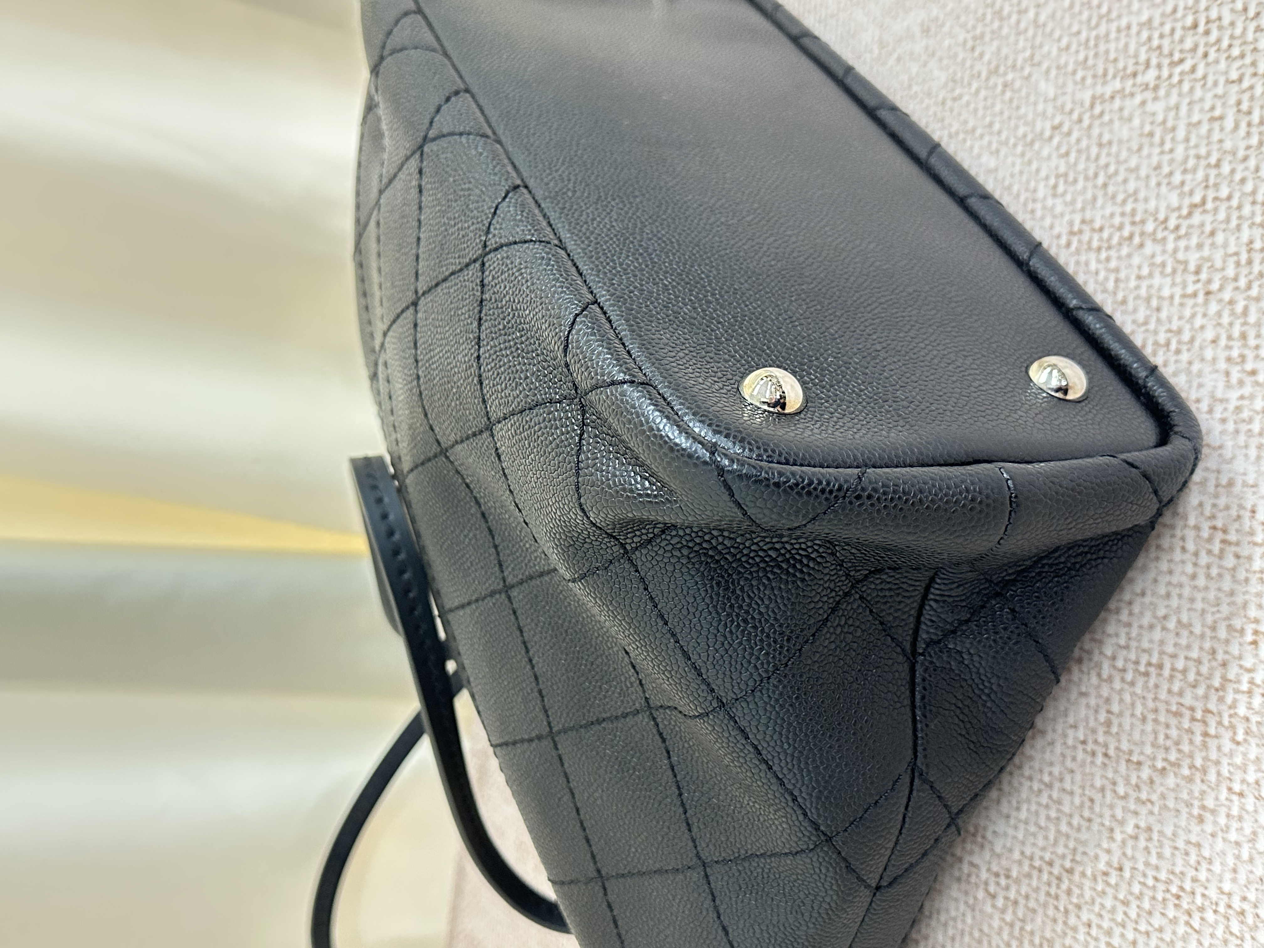 Pre-owned Chanel Caviar Quilted Fever Tote/ Product Code: 26040213