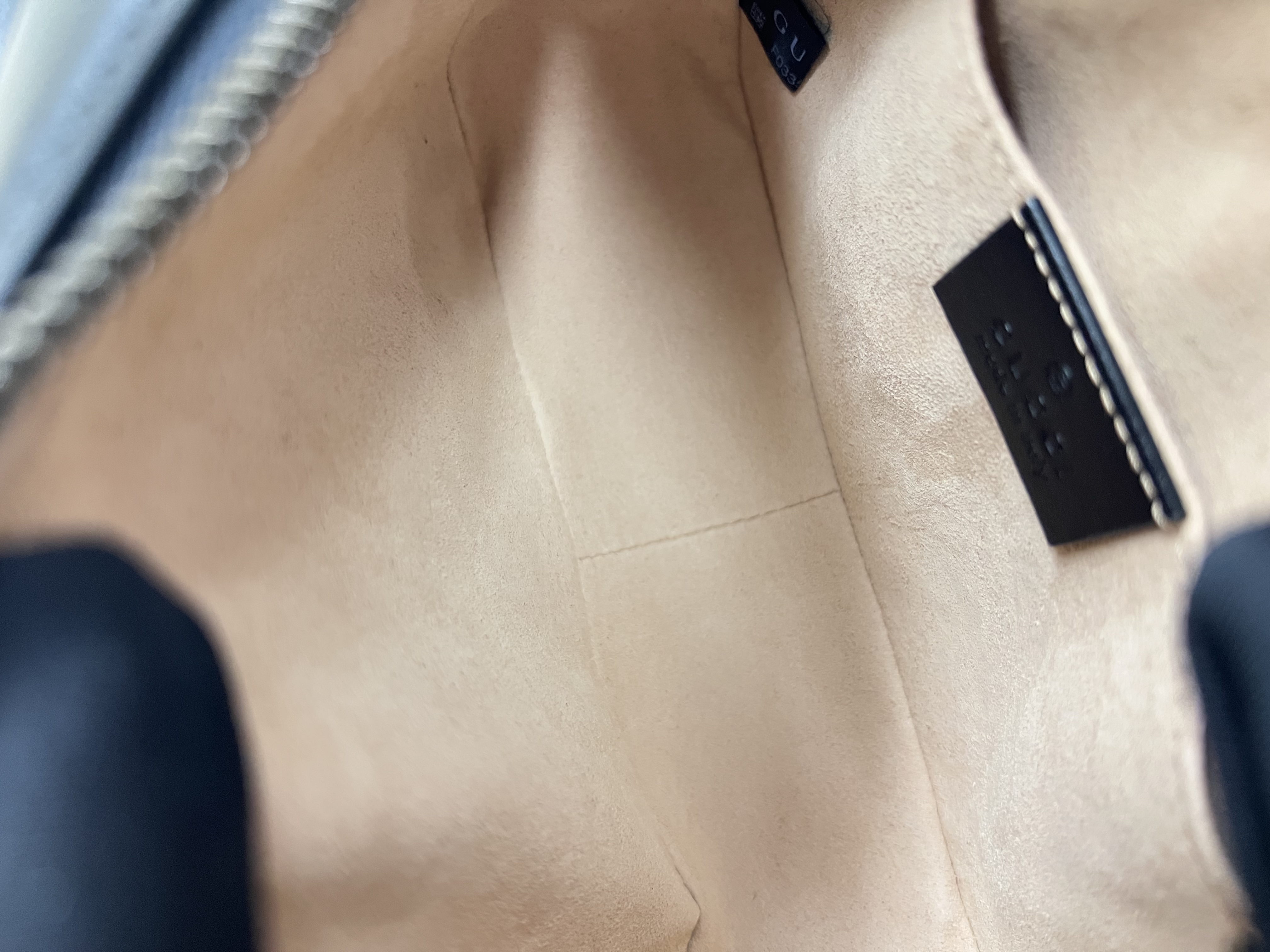 Unused-Item GUCCI GG Marmont Camera Bag / Product Code: 26012807