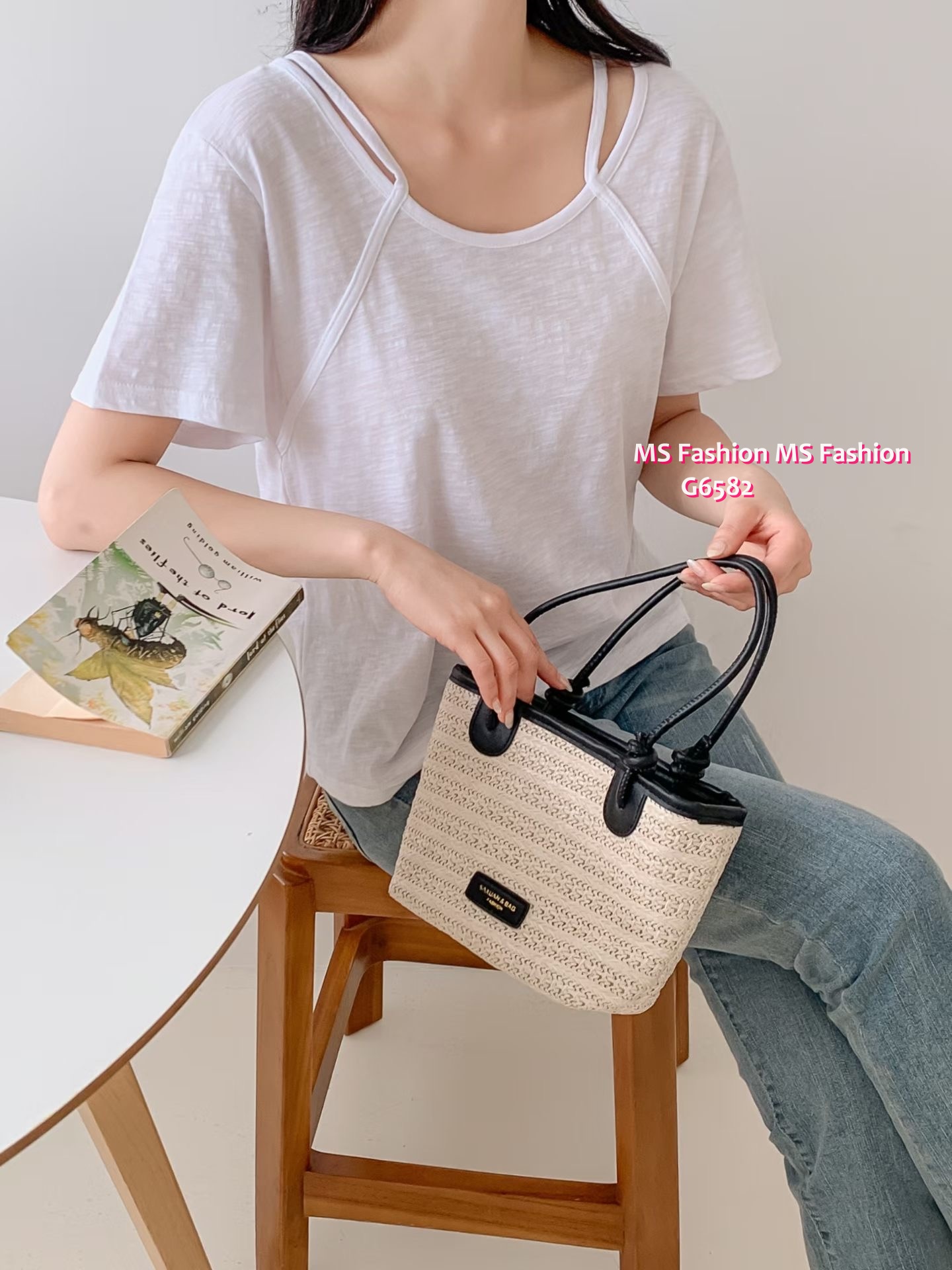 G6582 特色領淨色top