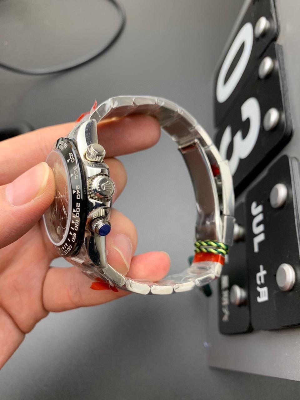 此款采用进口机械走时精准. 与原装一样小秒盘 完美复刻原装表盘 外观 40mm 外壳采用904L精钢 原装磨具完美复刻开发 包装采用原装，杜绝劣质产品🔥