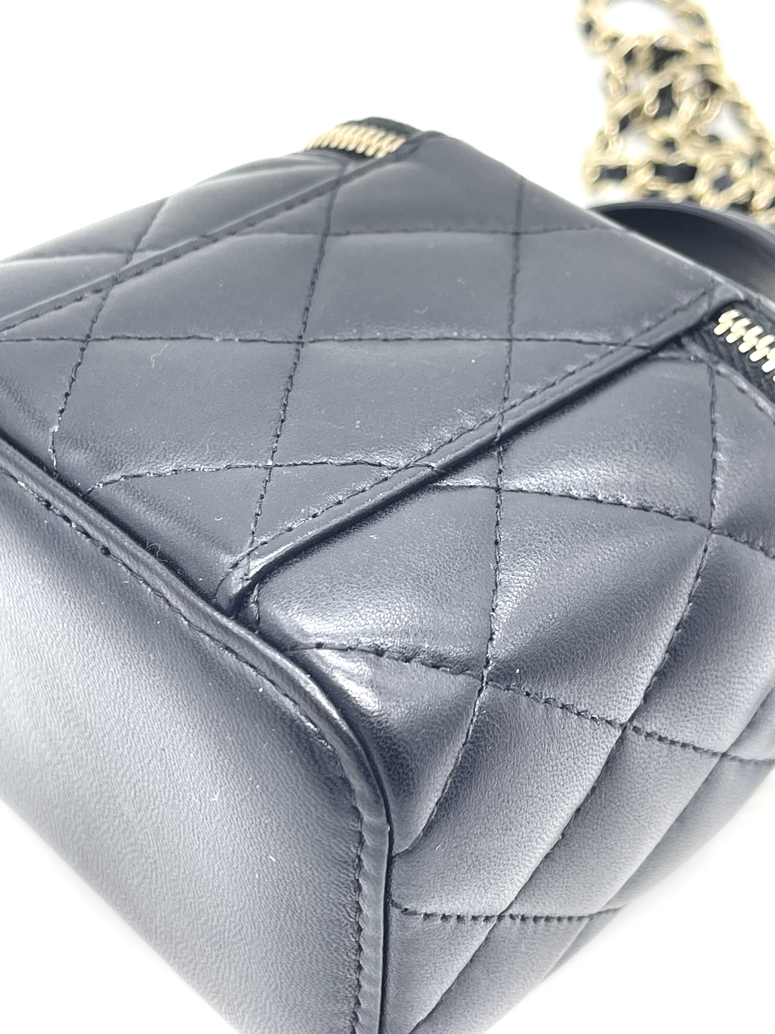 Pre-owned Chanel Classic Top Handle Vanity Case With Chain / Product Code: 26040102