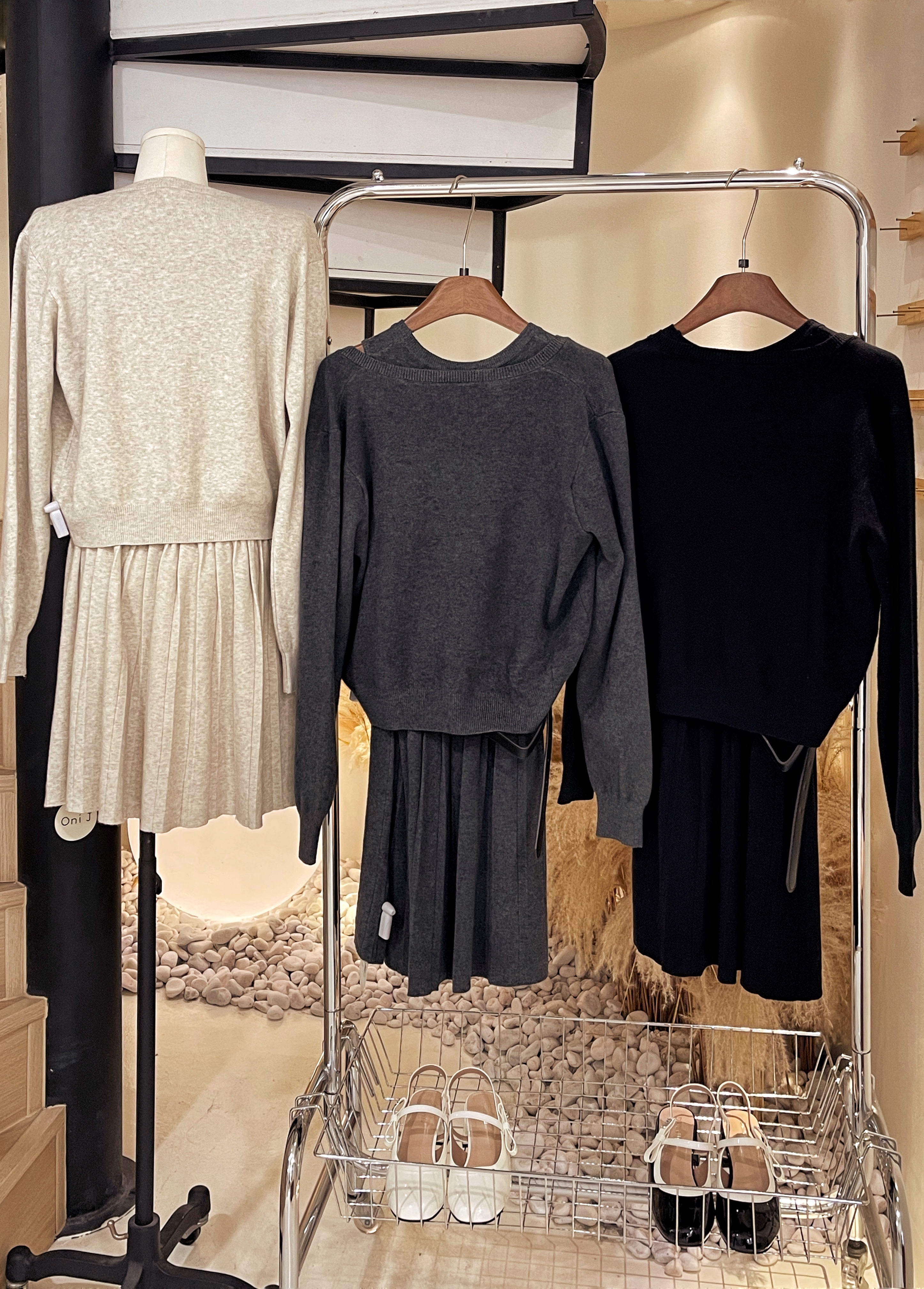 无袖连身裙(腰带)+针织外套