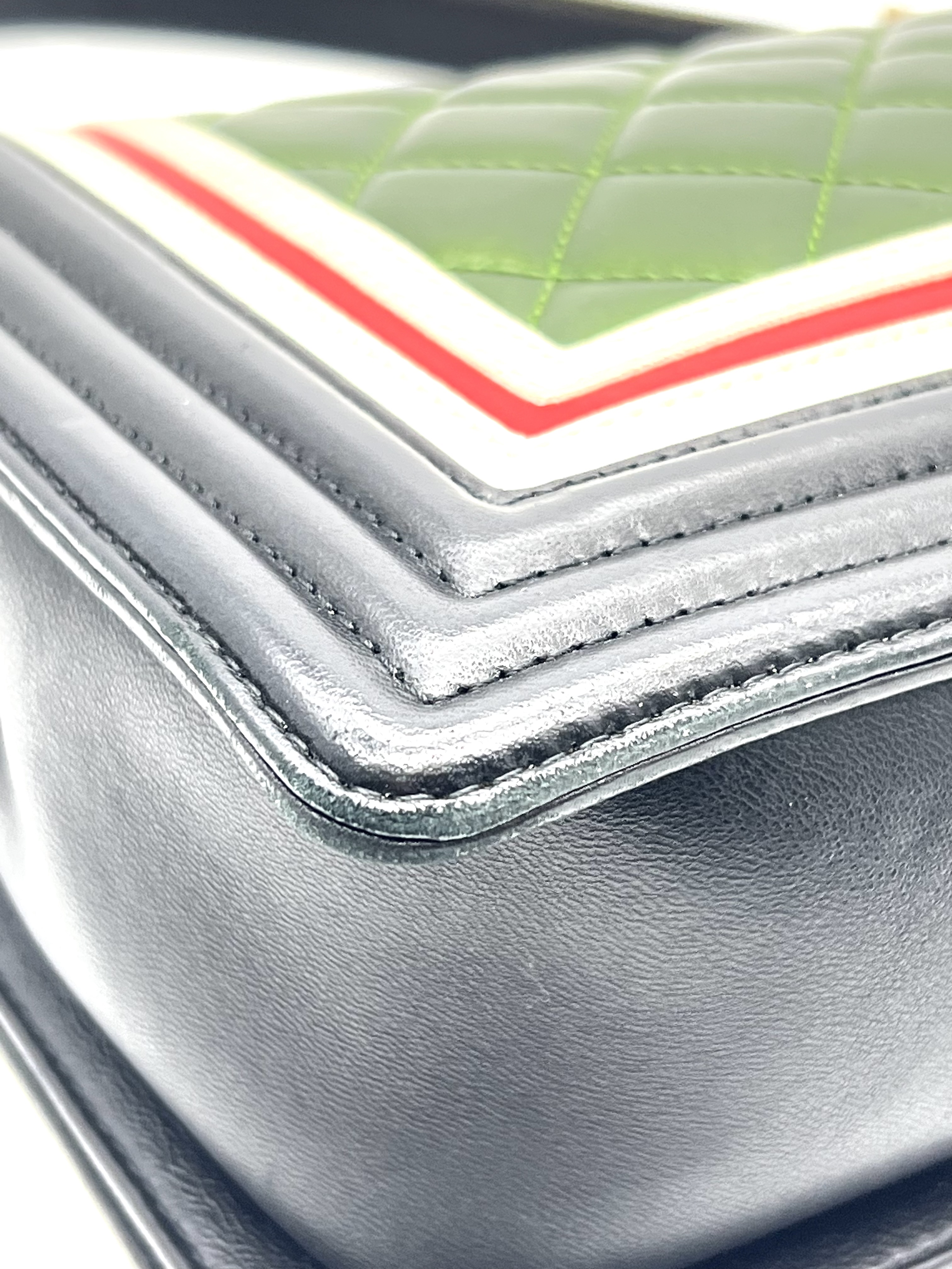 Pre-Owned CHANEL Crest Boy Flap Bag / Product Code: 26041510