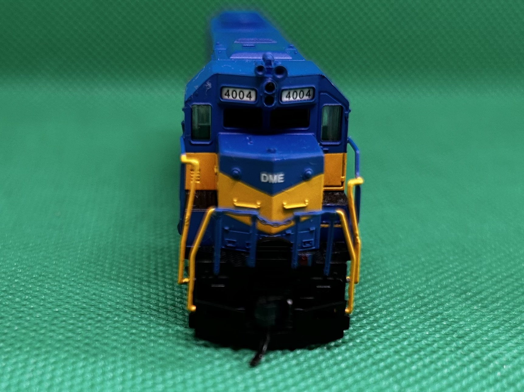 Atlas N' EMD GP40 Dakota, Minnesota & Eastern #4004 City of Dodge Center NIB