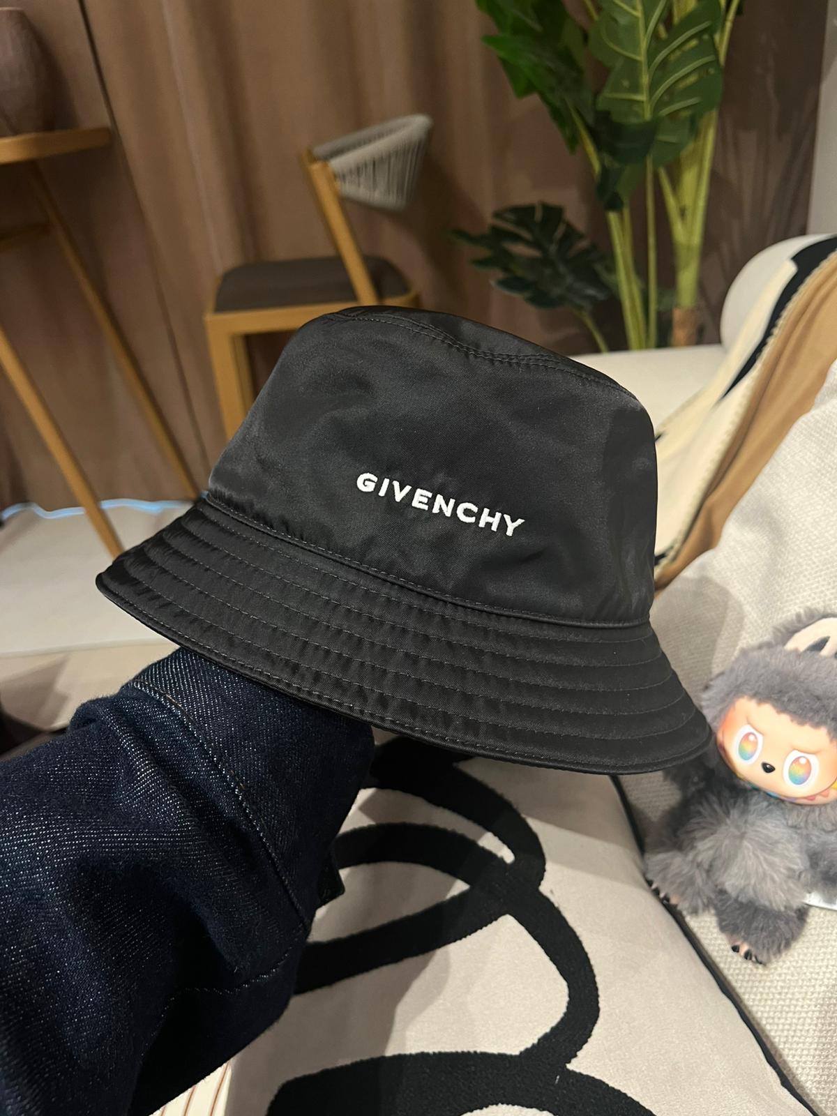 GIVENCHY BUCKET HAT NYLON 帽100%Authentic,UNUSED未使用品
